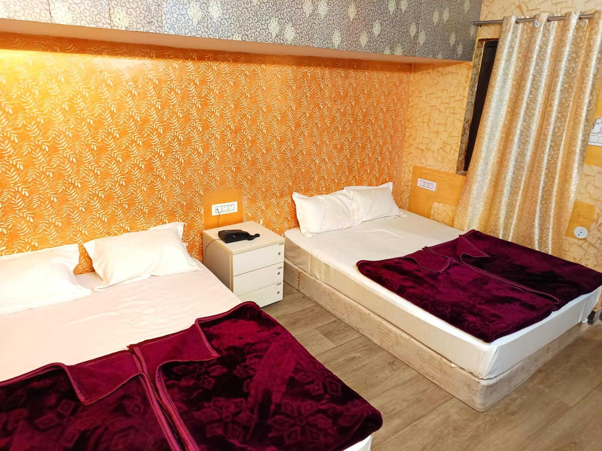 Family -1 Min Walk In Nizamuddin Railway Station Hotel New Delhi