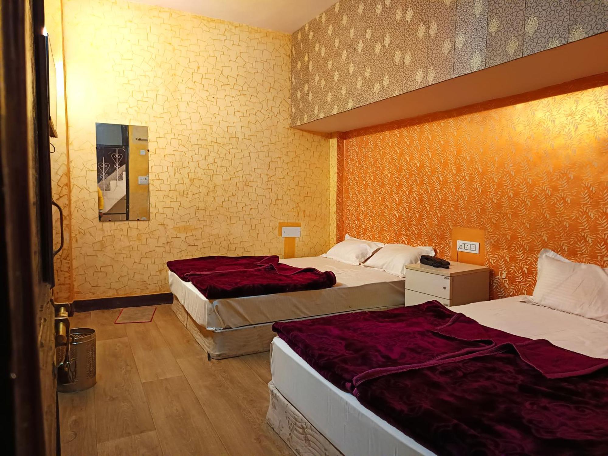 Family -1 Min Walk In Nizamuddin Railway Station 2* New Delhi