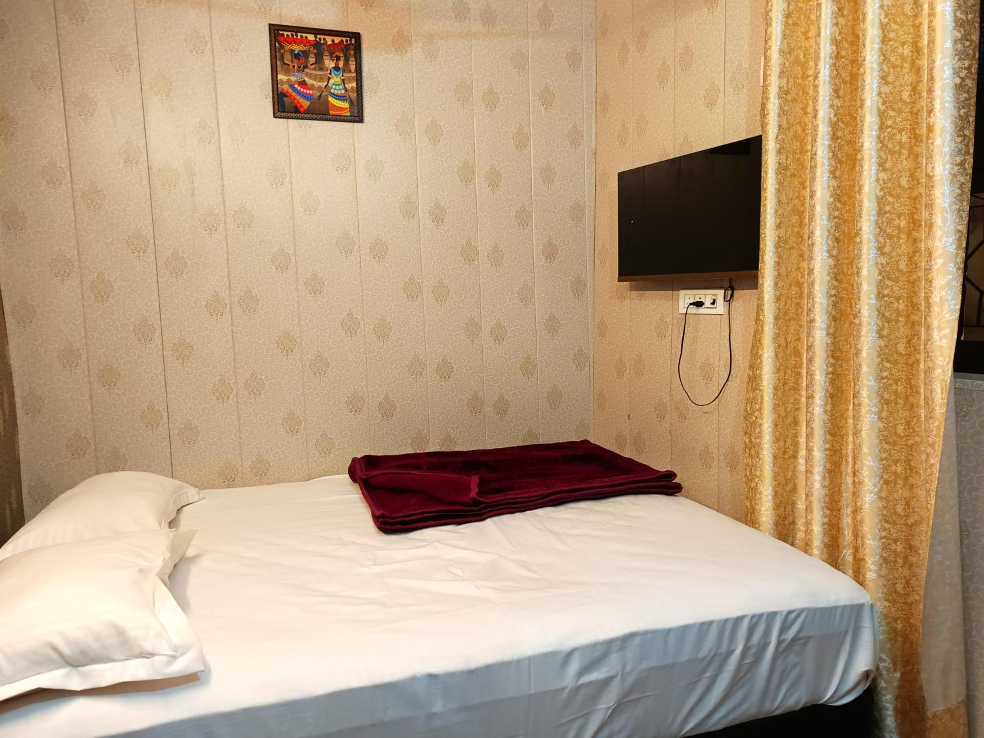 Hotel Family -1 Min Walk In Nizamuddin Railway Station