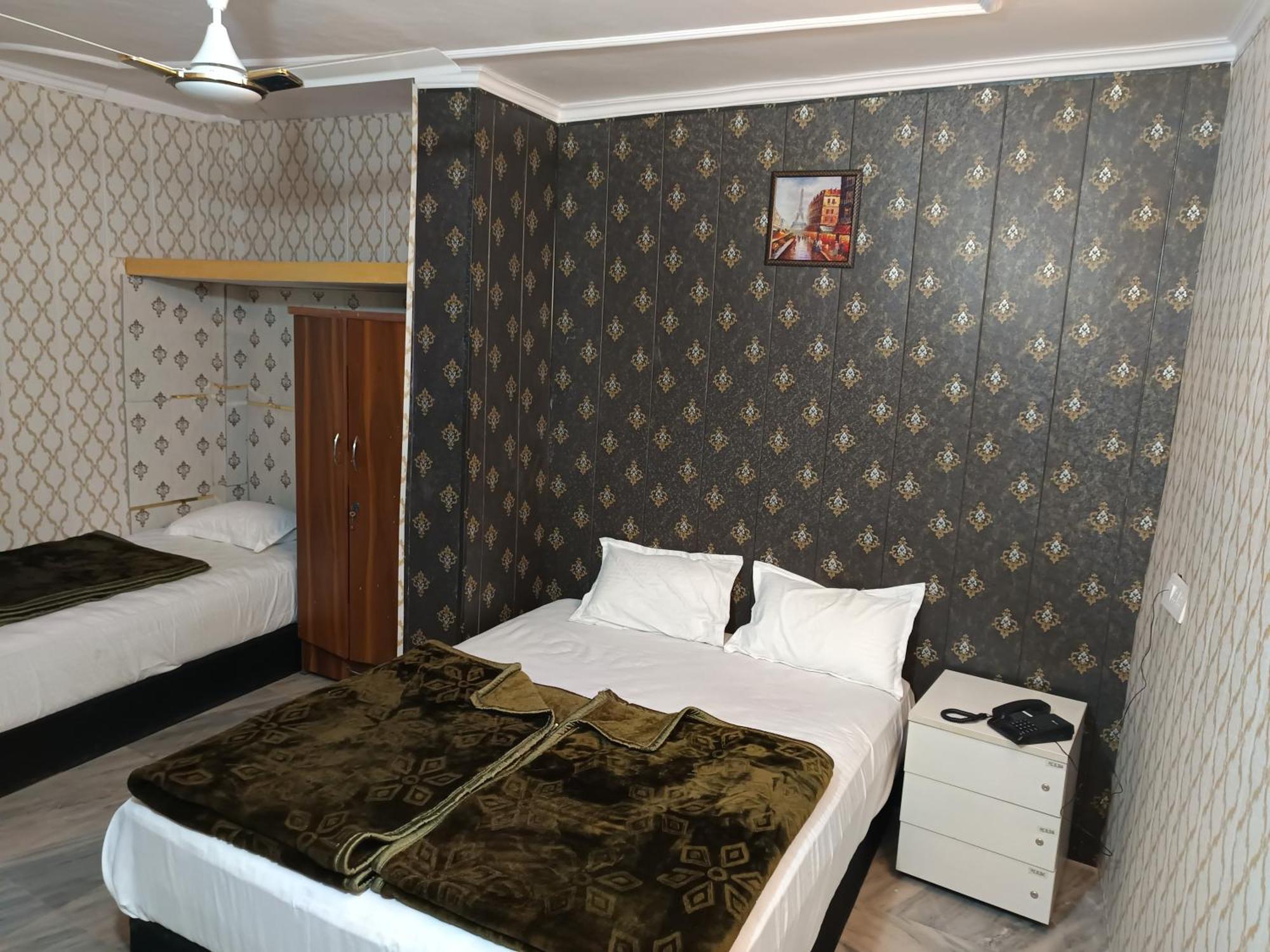 Hotel Family -1 Min Walk In Nizamuddin Railway Station New Delhi