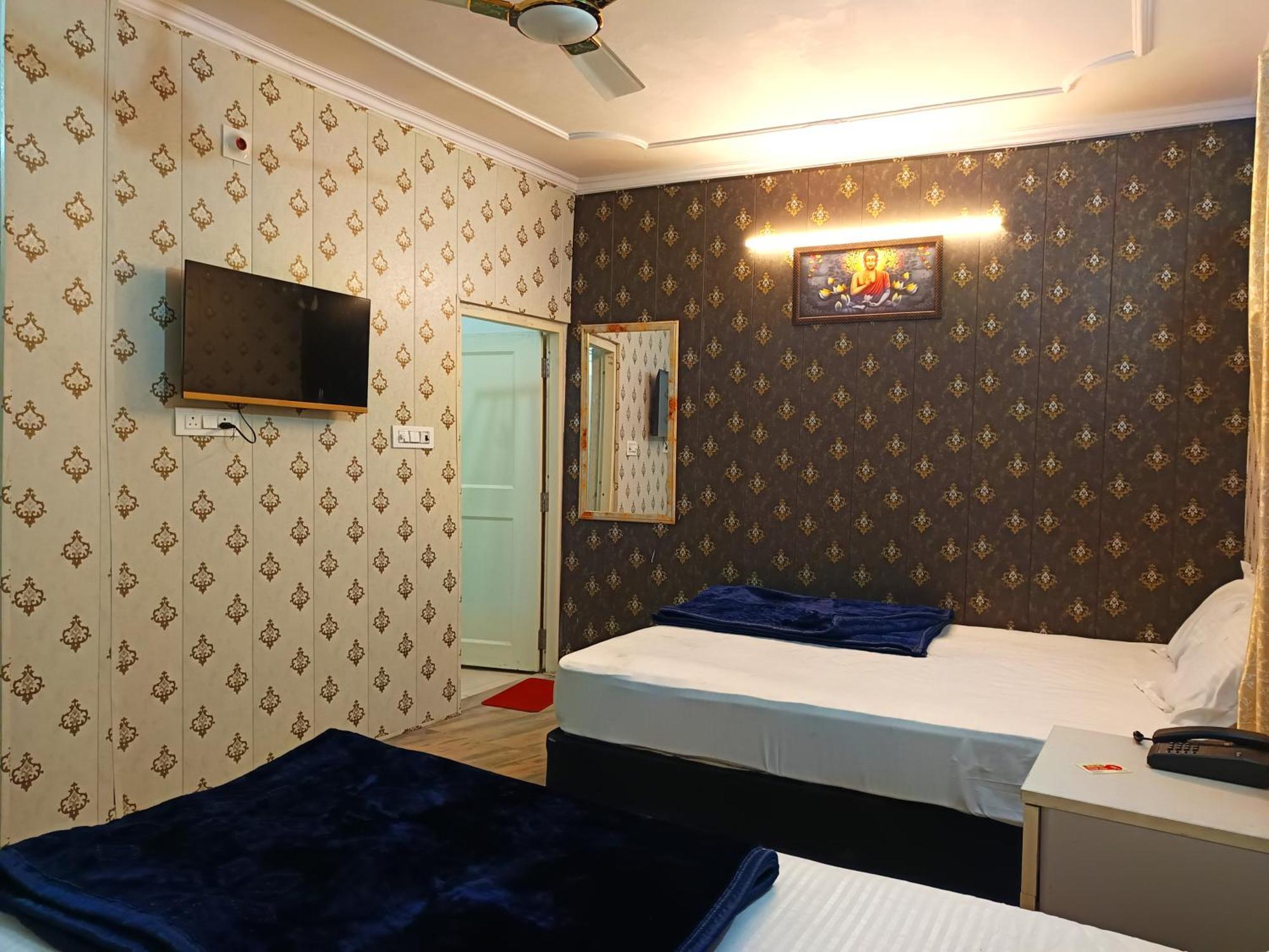 Hotel Family -1 Min Walk In Nizamuddin Railway Station