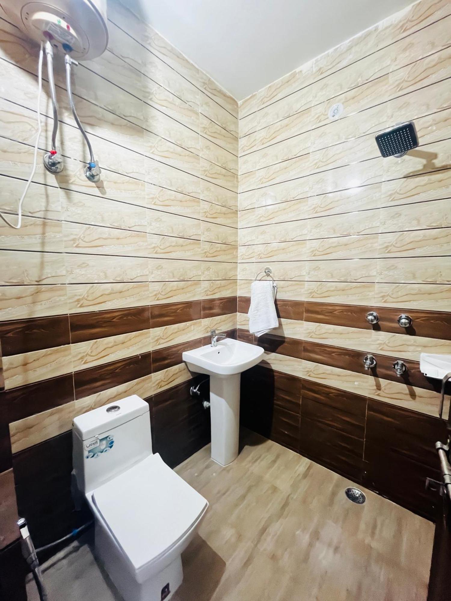 Suzu - Couple Friendly Fatehpur Hotel New Delhi