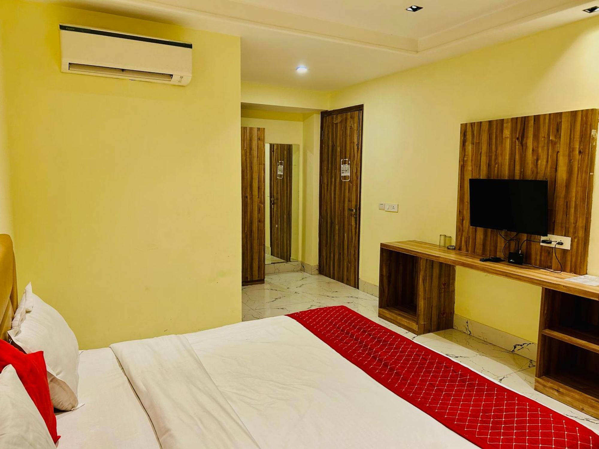 Goodluck House Near Terminal 3 Igi Airport Hotel 3*