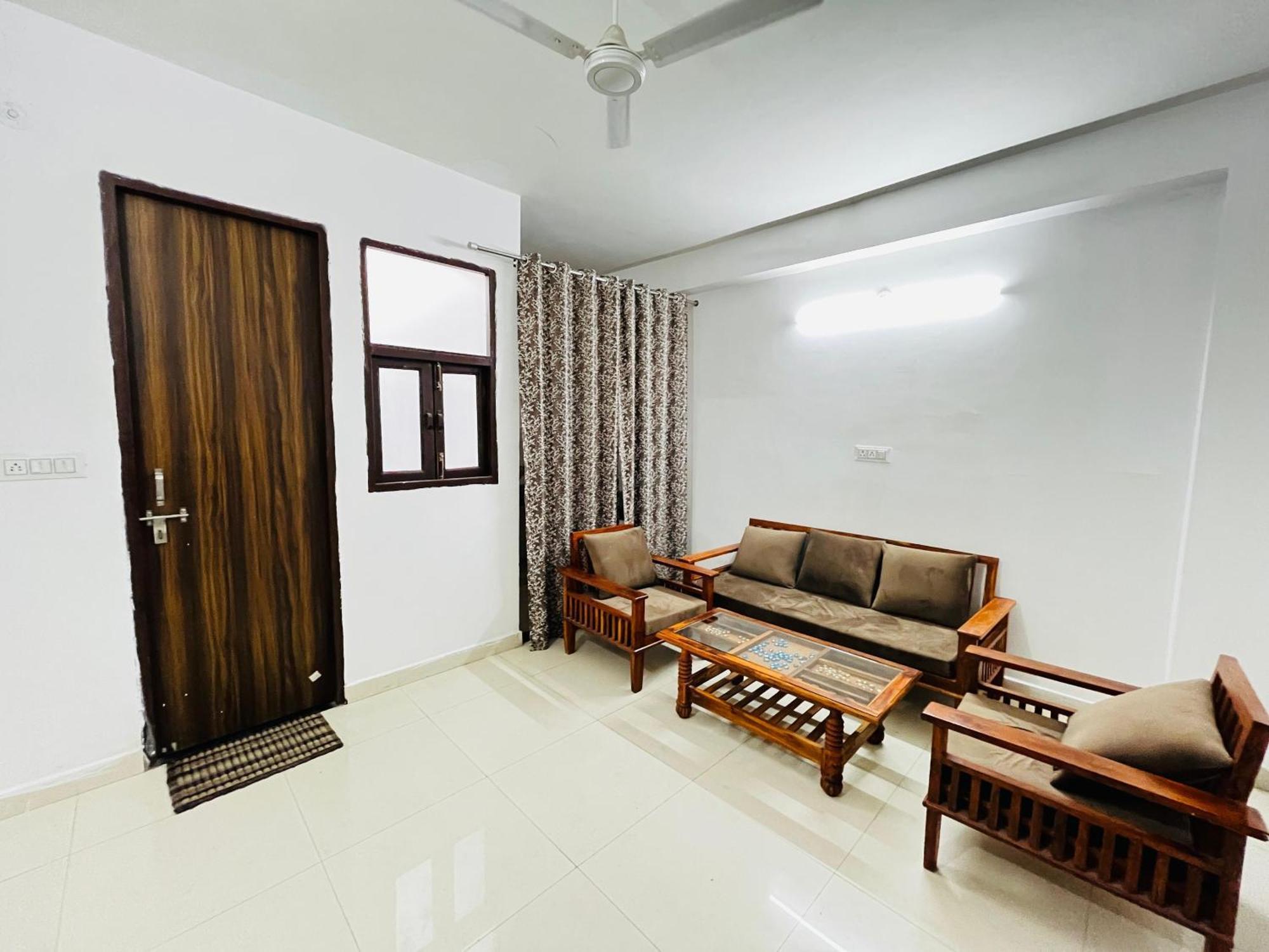 Hotel Suzu - Couple Friendly Fatehpur New Delhi