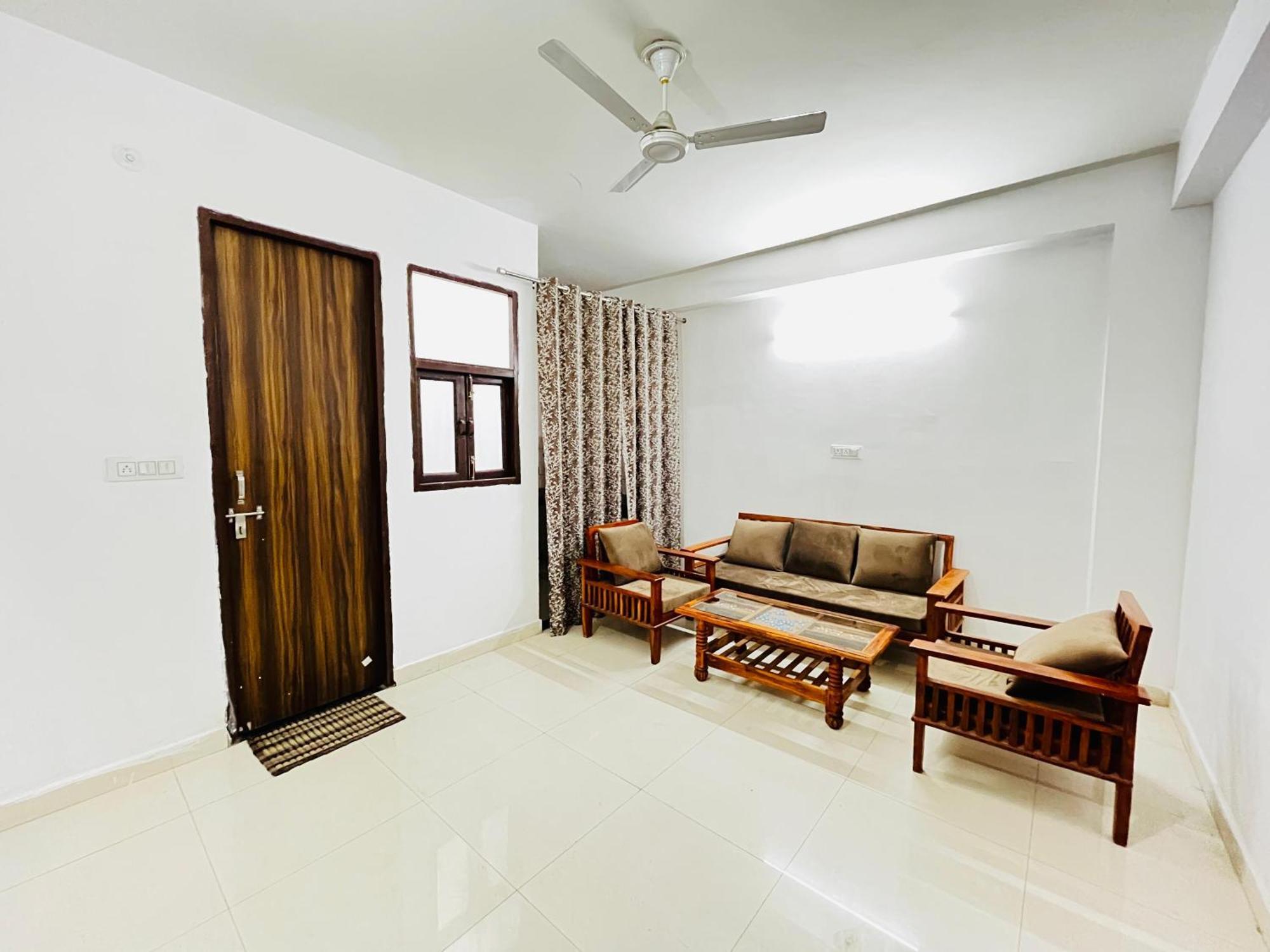 Suzu - Couple Friendly Fatehpur New Delhi