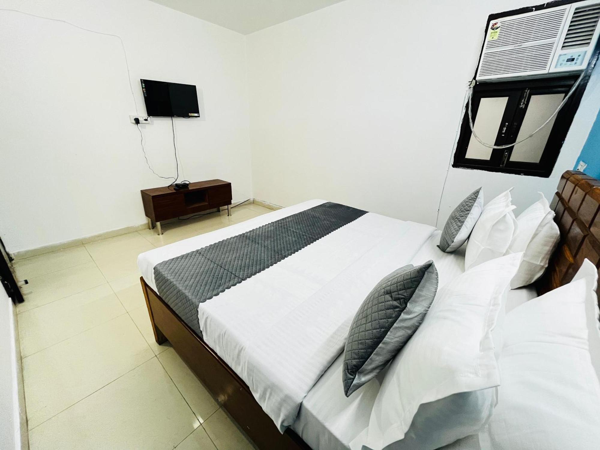 Suzu - Couple Friendly Fatehpur Hotel