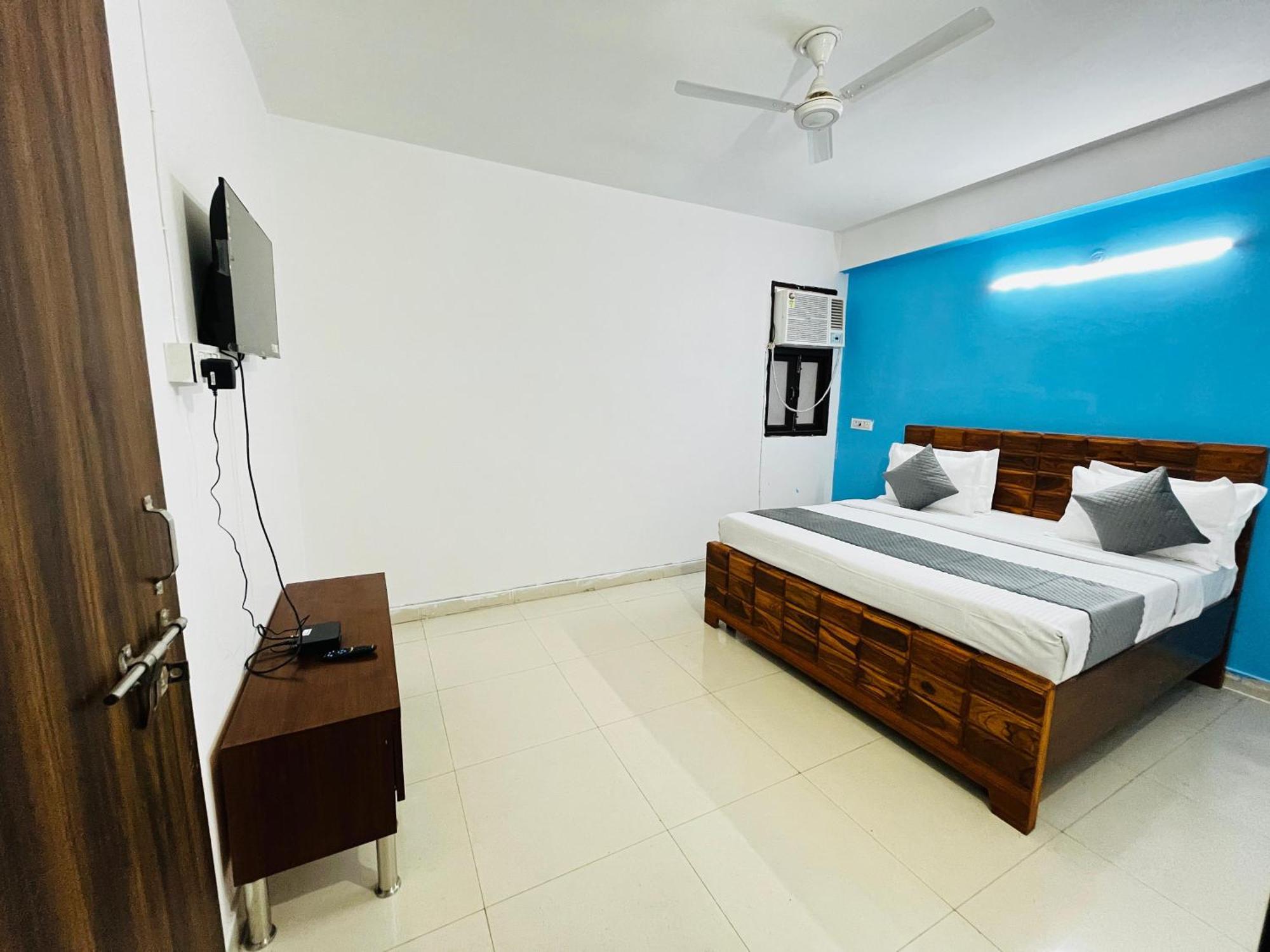 Hotel Suzu - Couple Friendly Fatehpur New Delhi