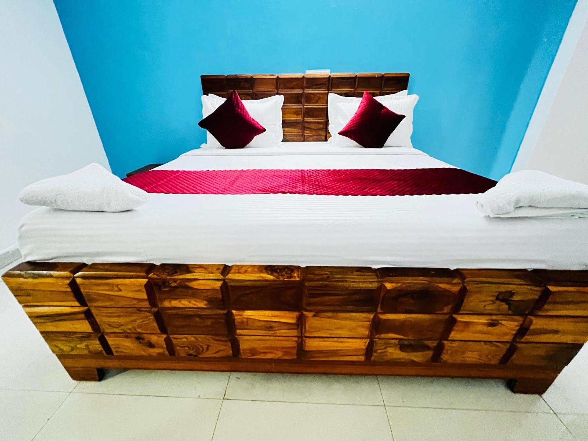 Suzu - Couple Friendly Fatehpur Hotel New Delhi