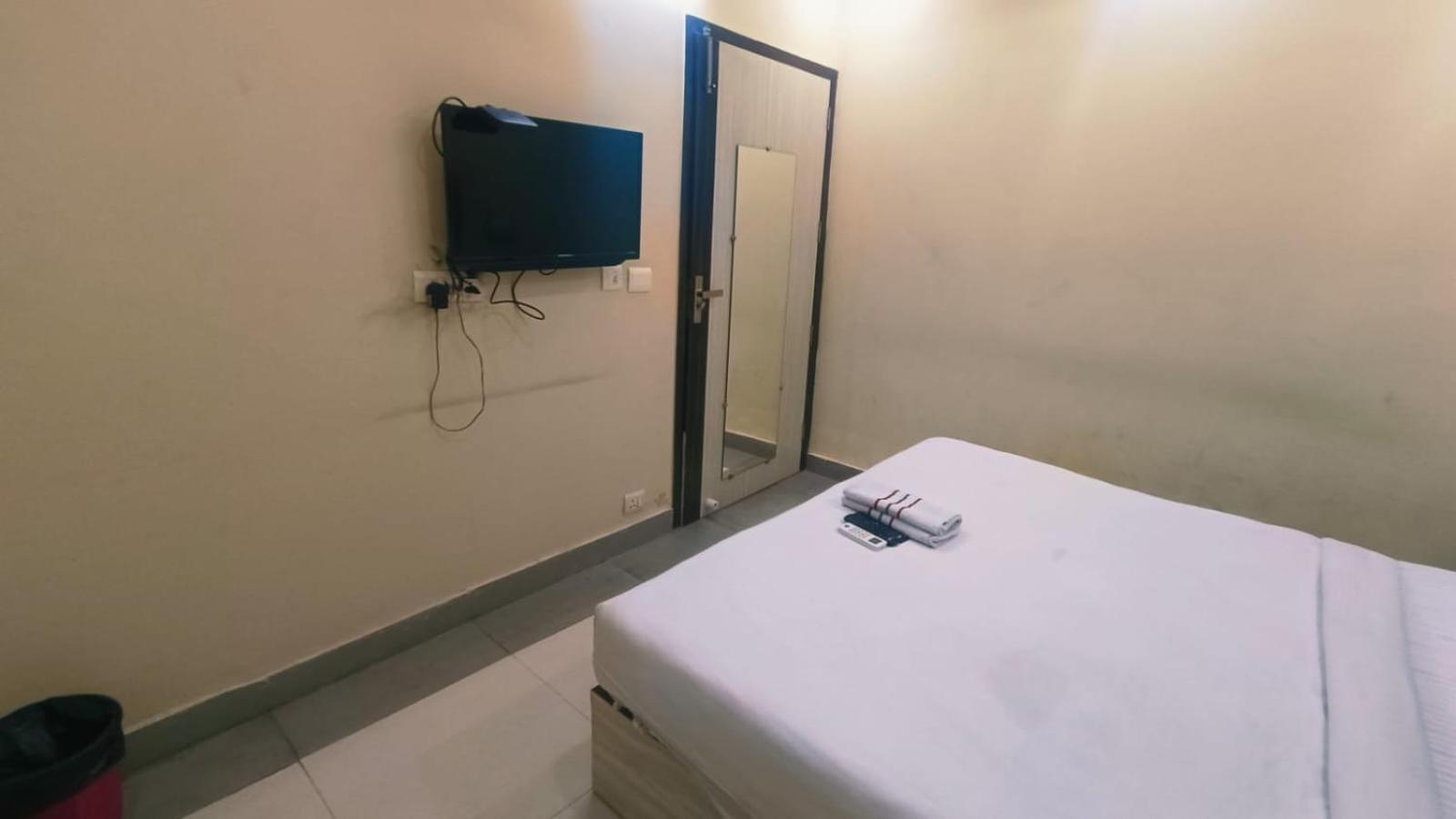 Luxury Adarsh Nagar Metro Pillar No 100 Hotel Delhi (National Capital Territory of India)