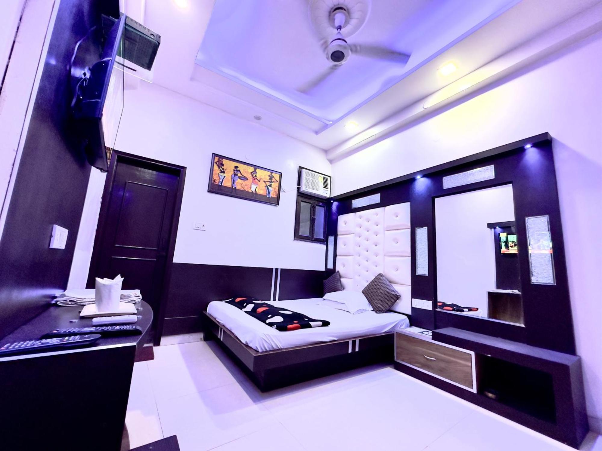 Peace Point Family By Akj Hotel