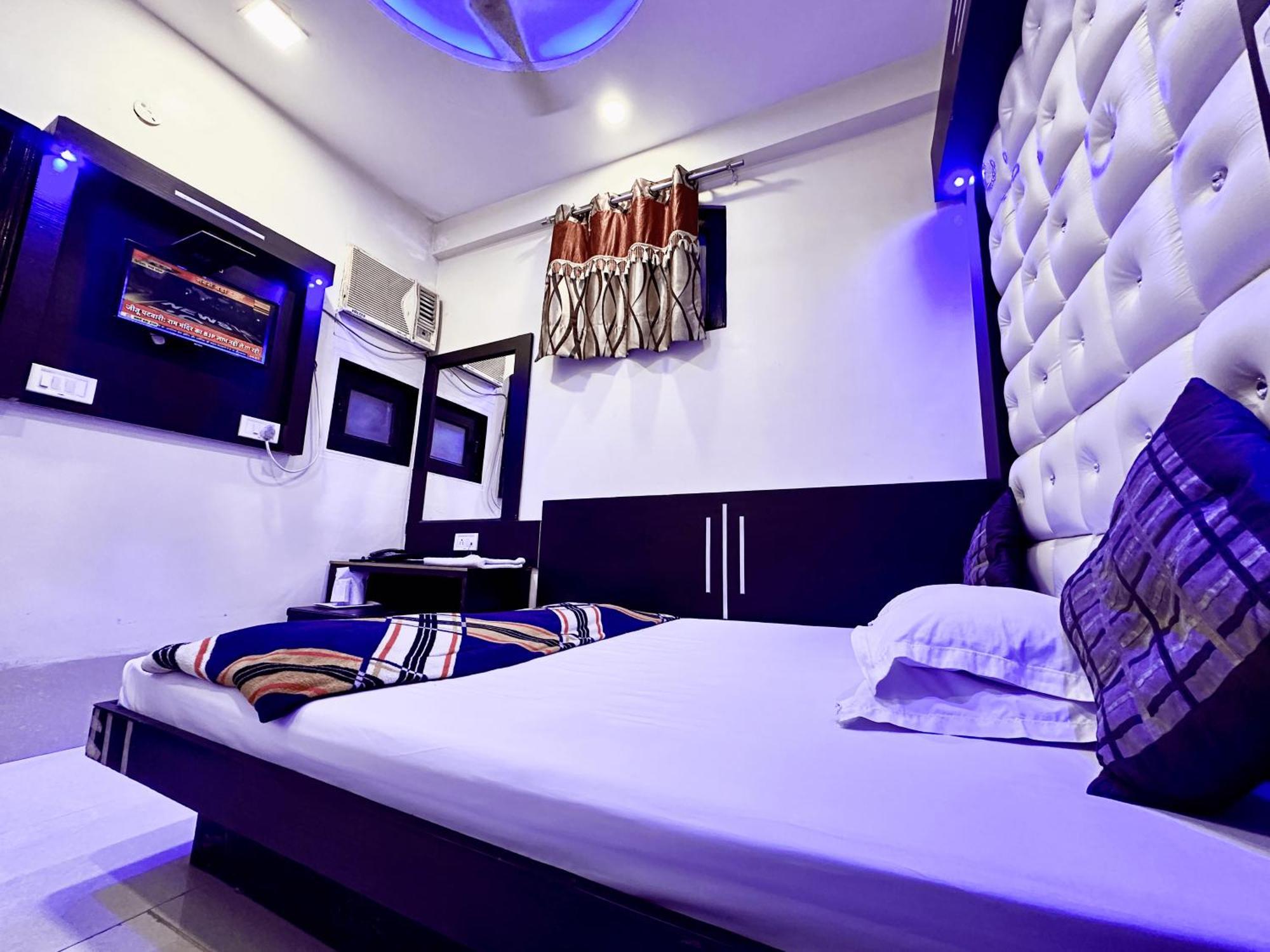 Peace Point Family By Akj * New Delhi