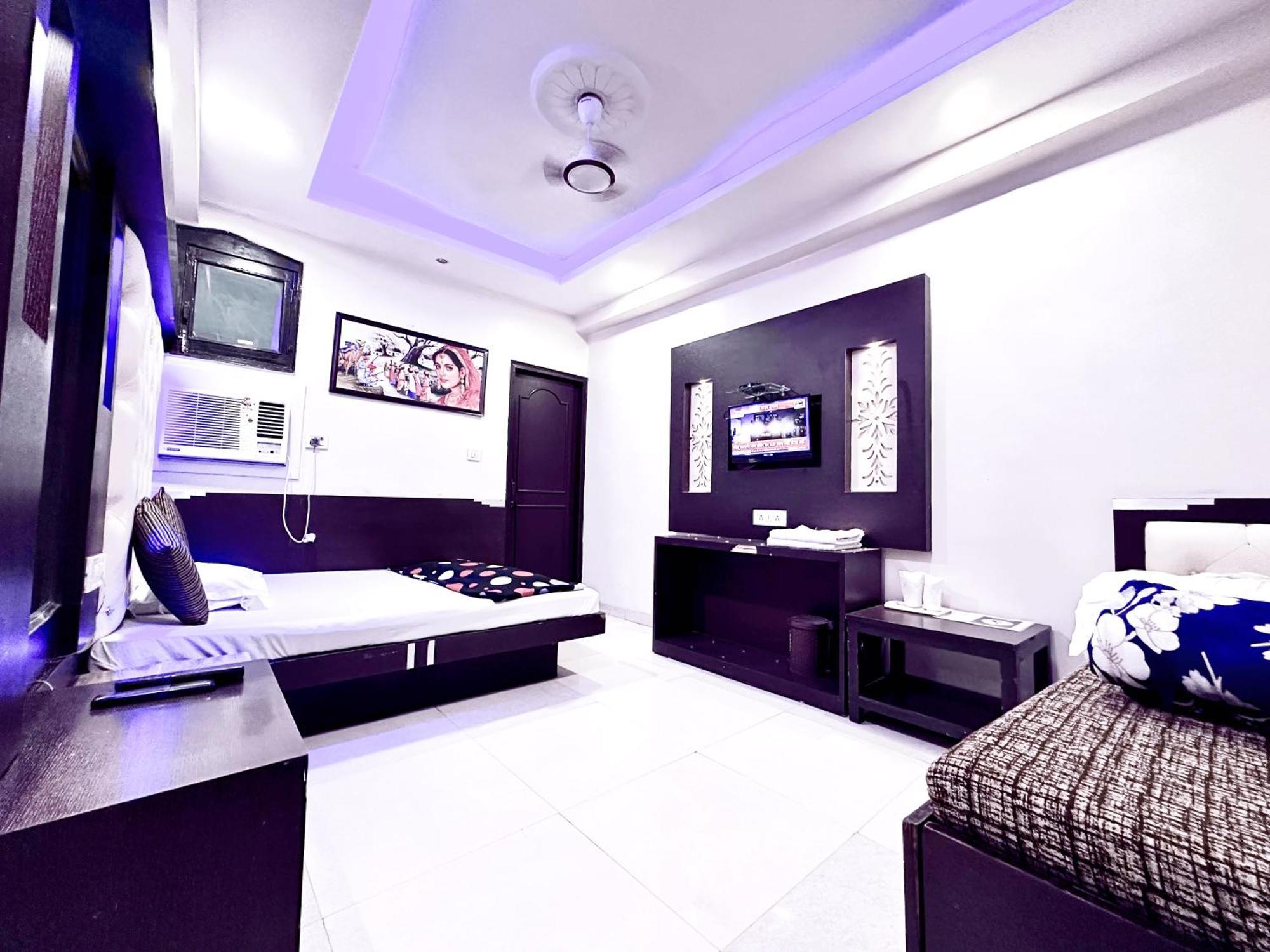 Peace Point Family By Akj New Delhi