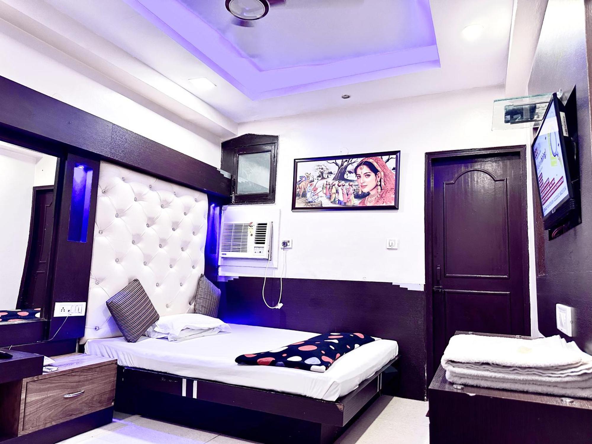 Peace Point Family By Akj Hotel