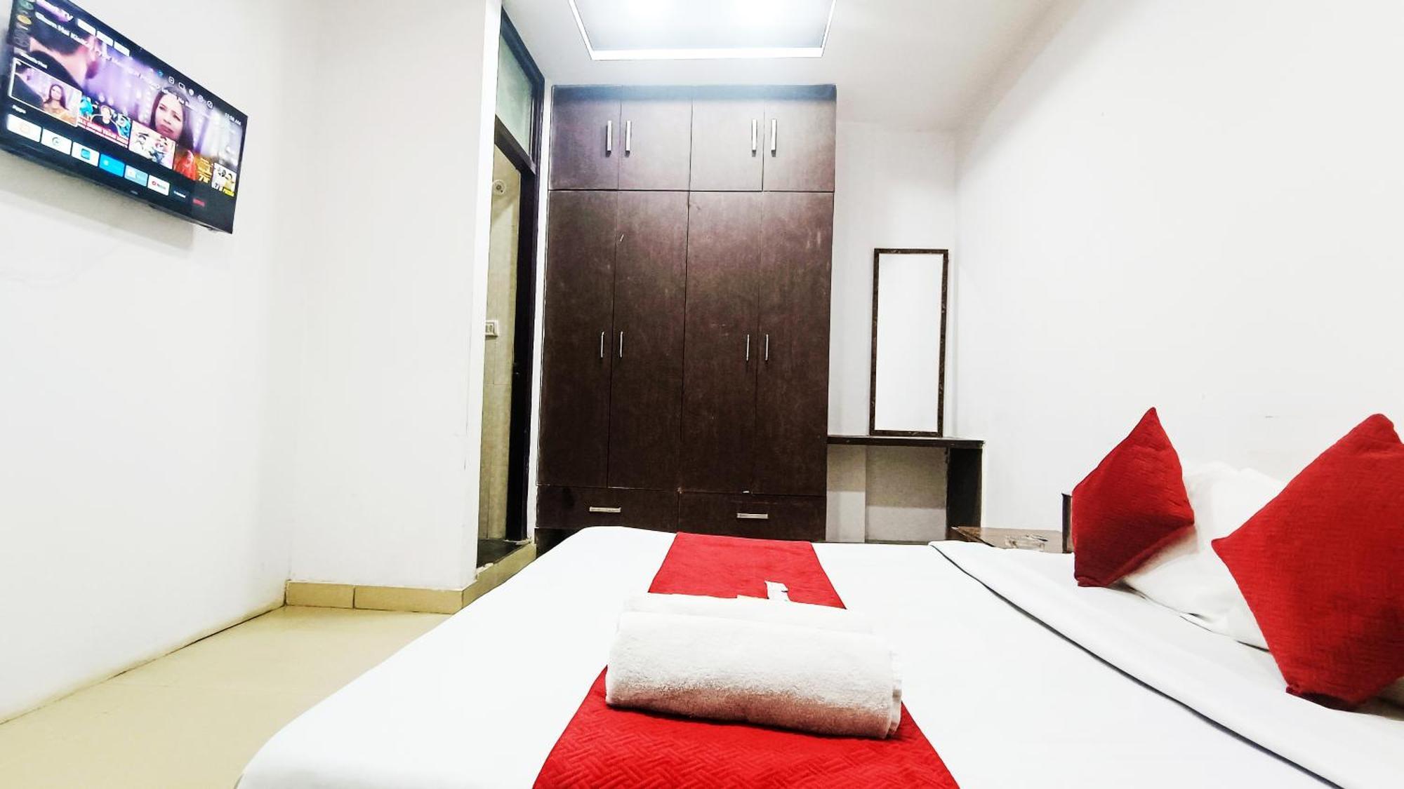 Hotel Maharaja By The Premium 3*