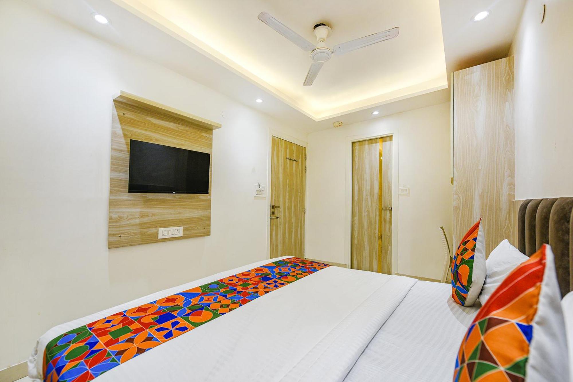 Hotel Fabhotel Luxury Near Adarsh Nagar Metro