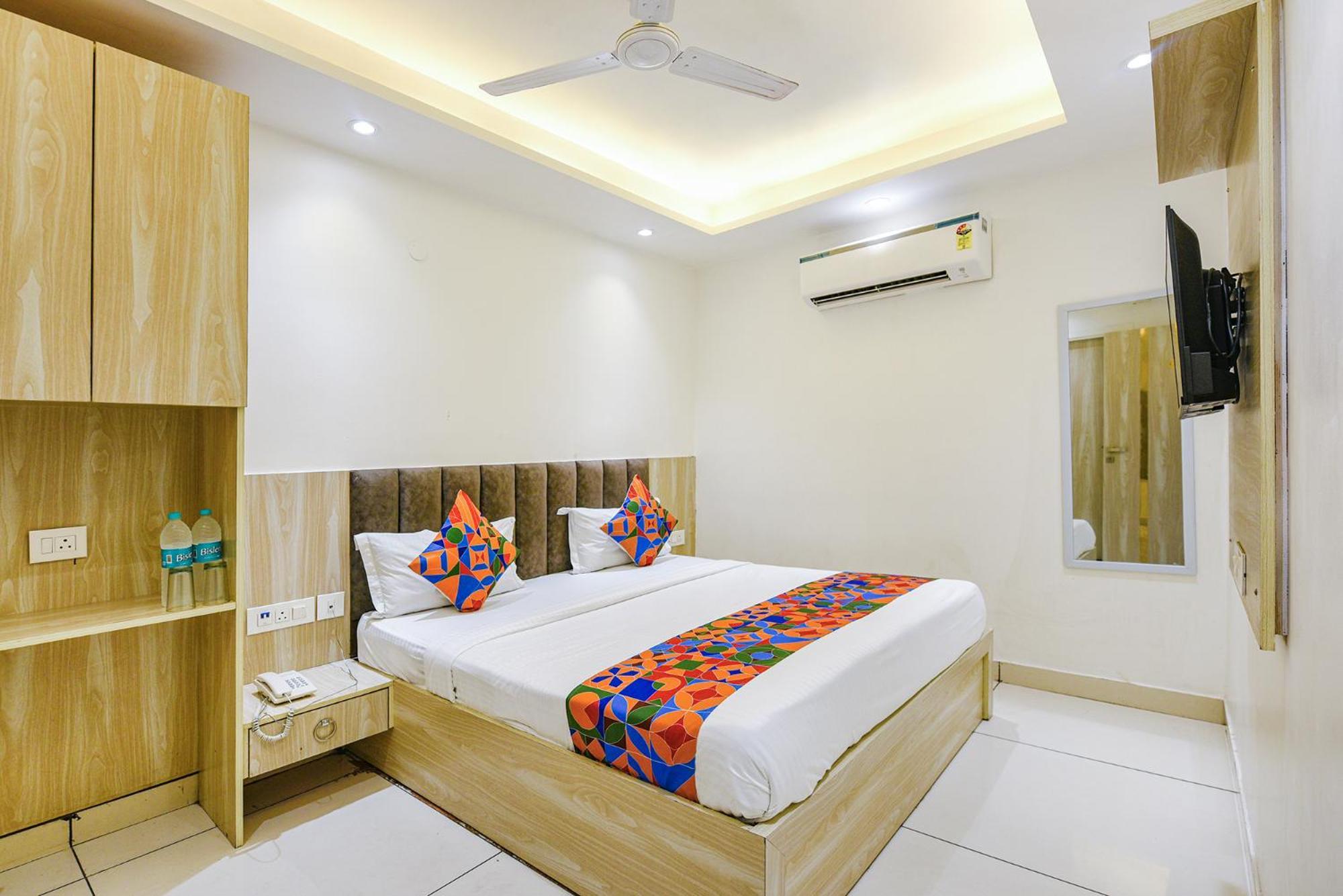 Hotel Fabhotel Luxury Near Adarsh Nagar Metro