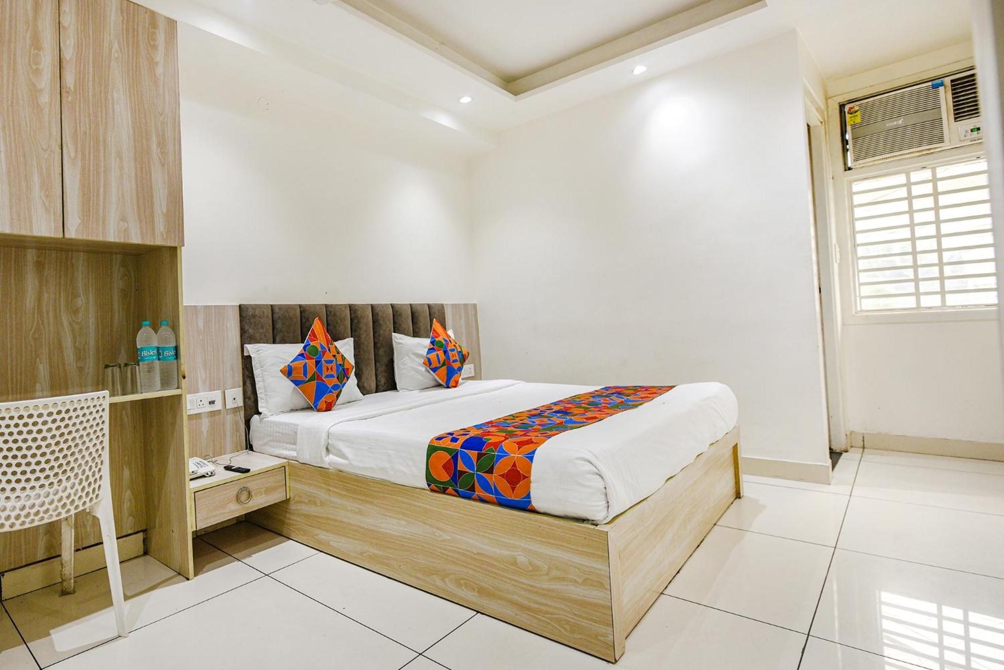 Fabhotel Luxury Near Adarsh Nagar Metro Hotel 3*
