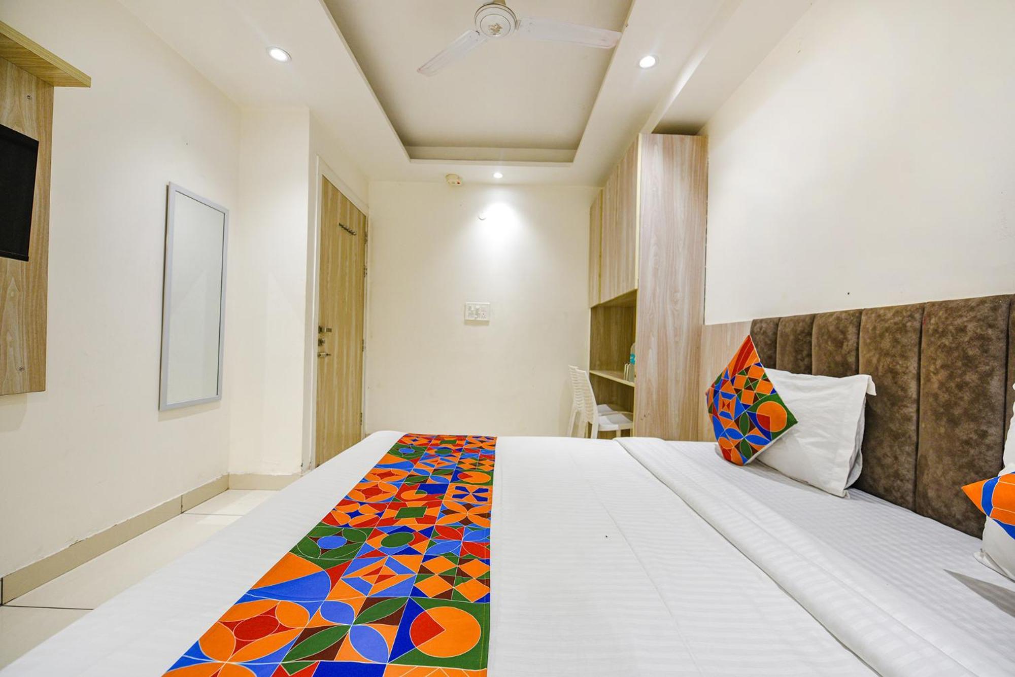 Fabhotel Luxury Near Adarsh Nagar Metro 3*