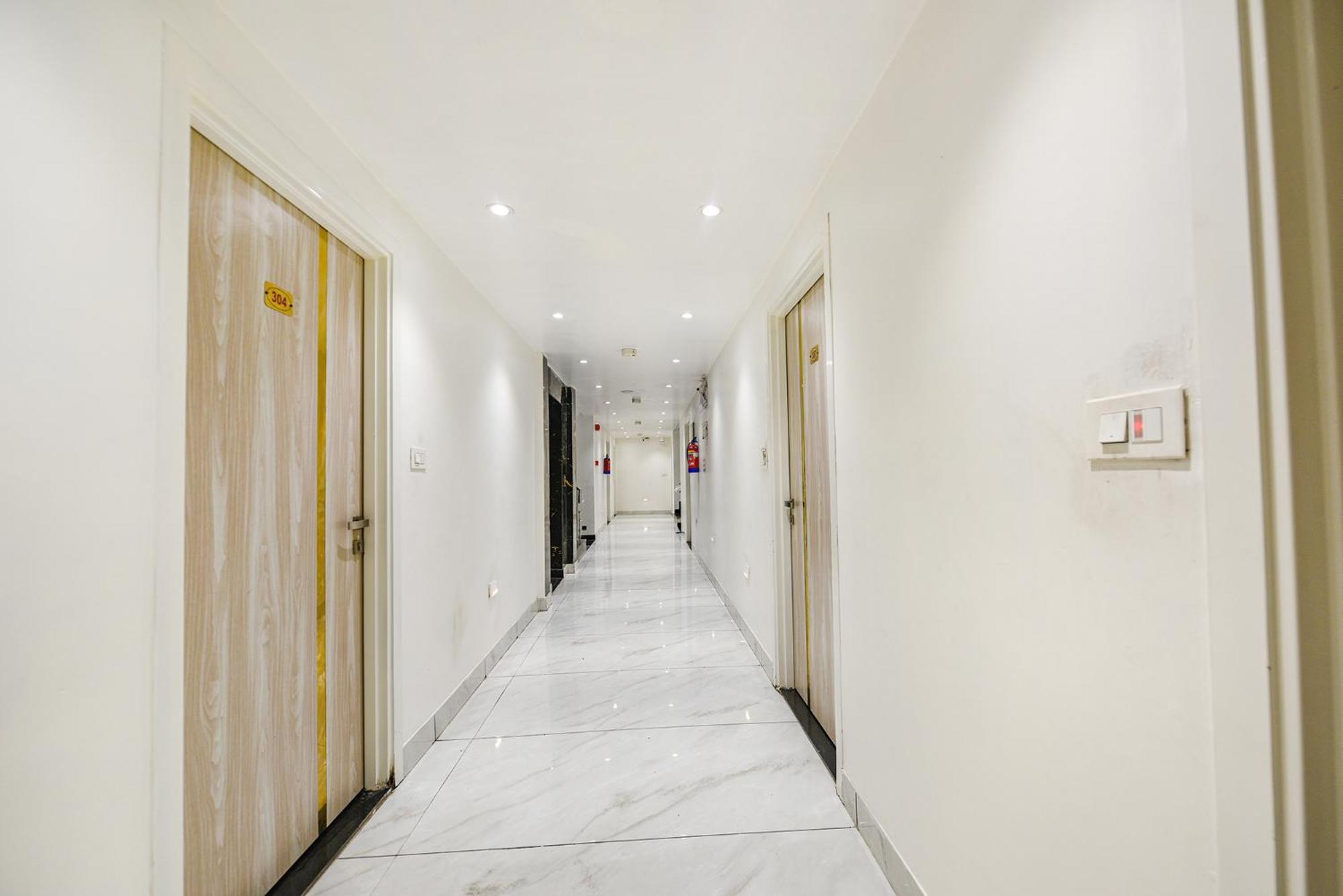 Fabhotel Luxury Near Adarsh Nagar Metro Hotel