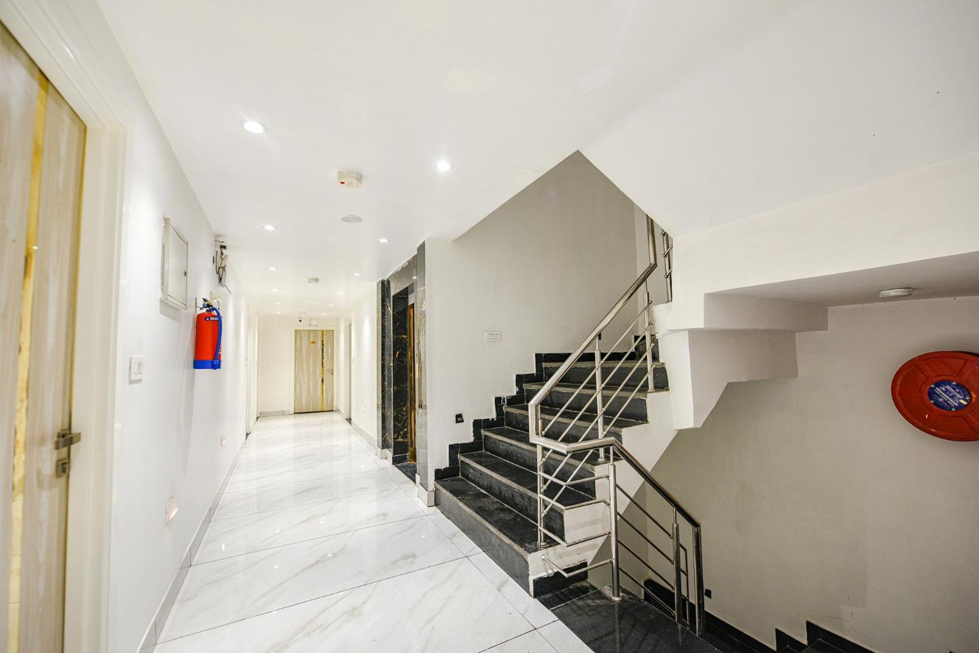 Hotel Fabhotel Luxury Near Adarsh Nagar Metro