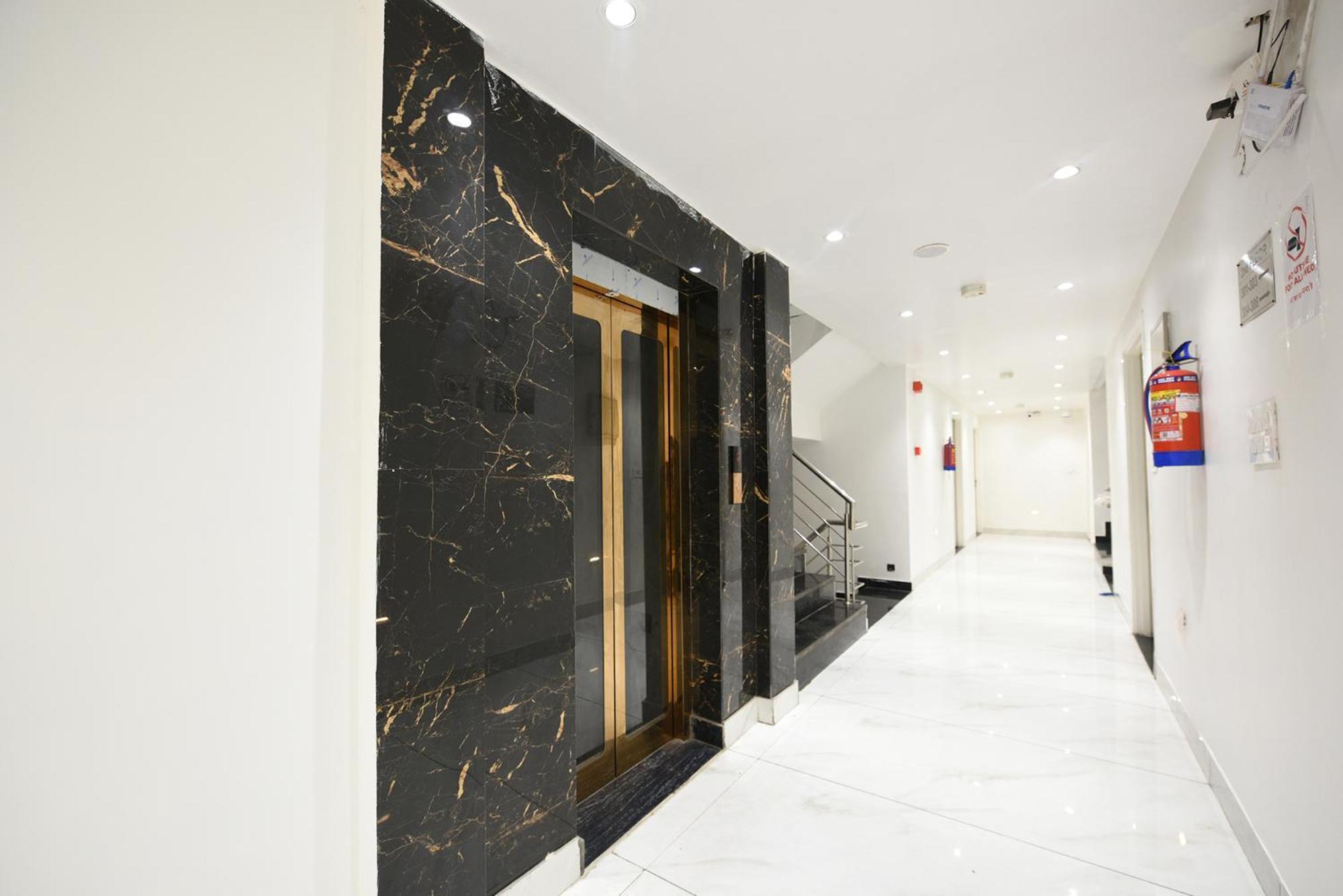Fabhotel Luxury Near Adarsh Nagar Metro Hotel 3*