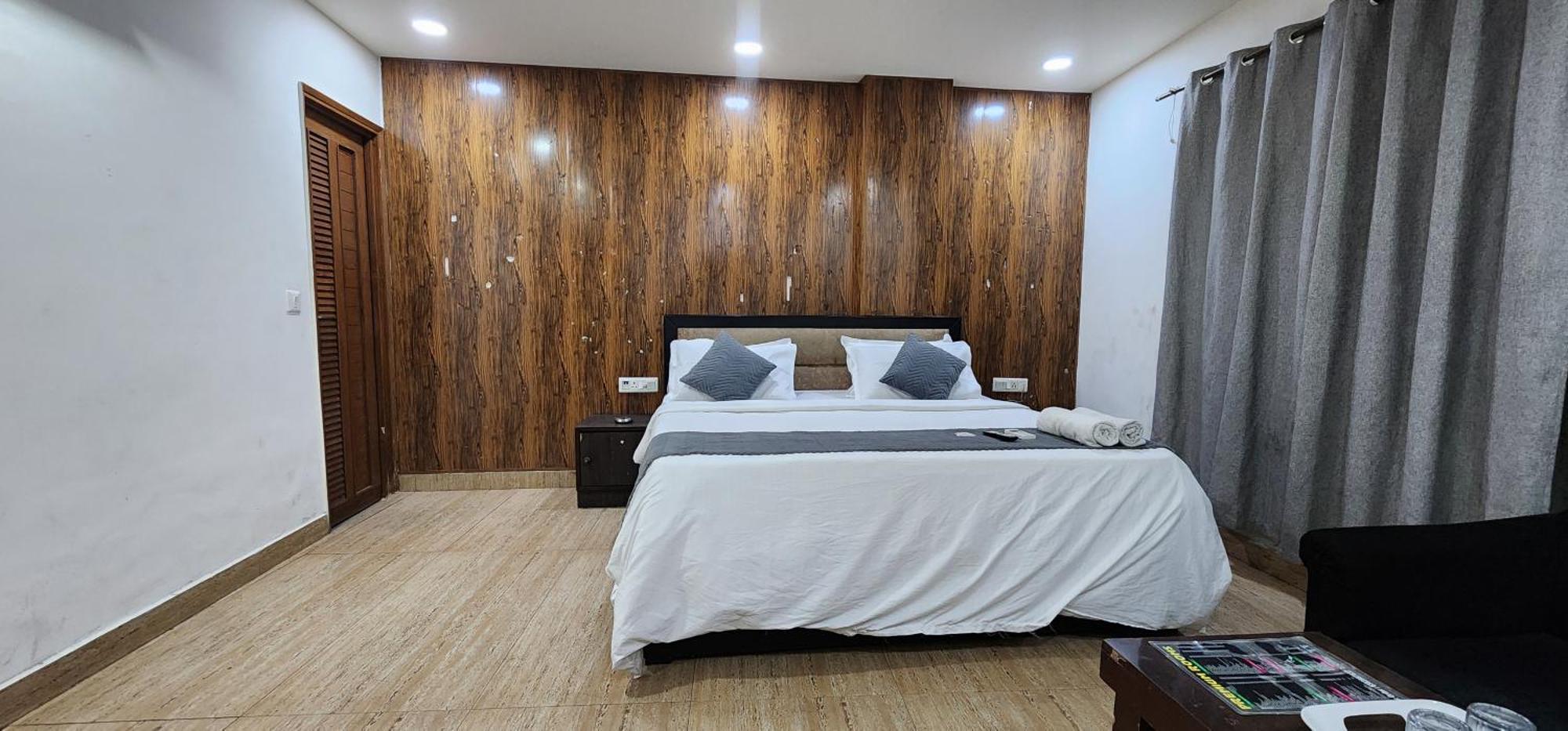 Hotel Crystel Residency By Premium 3*