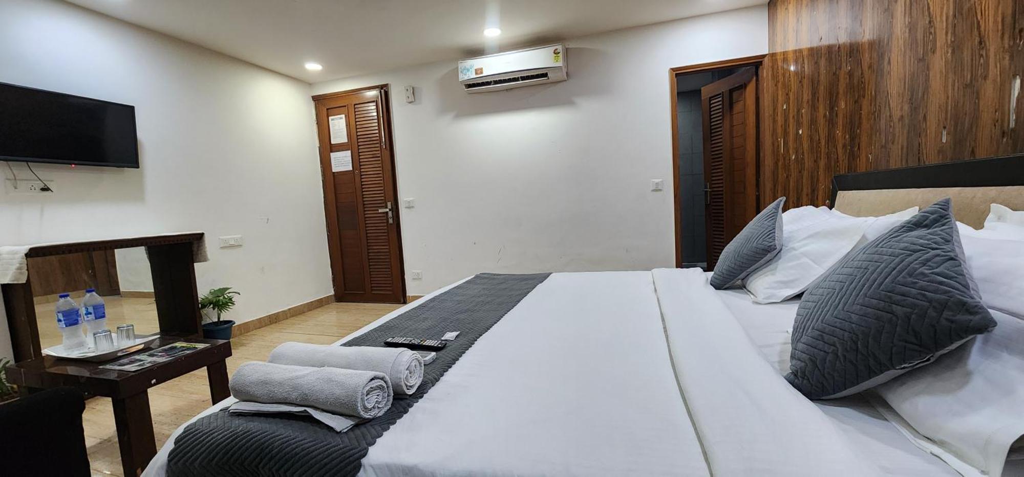 Crystel Residency By Premium Hotel