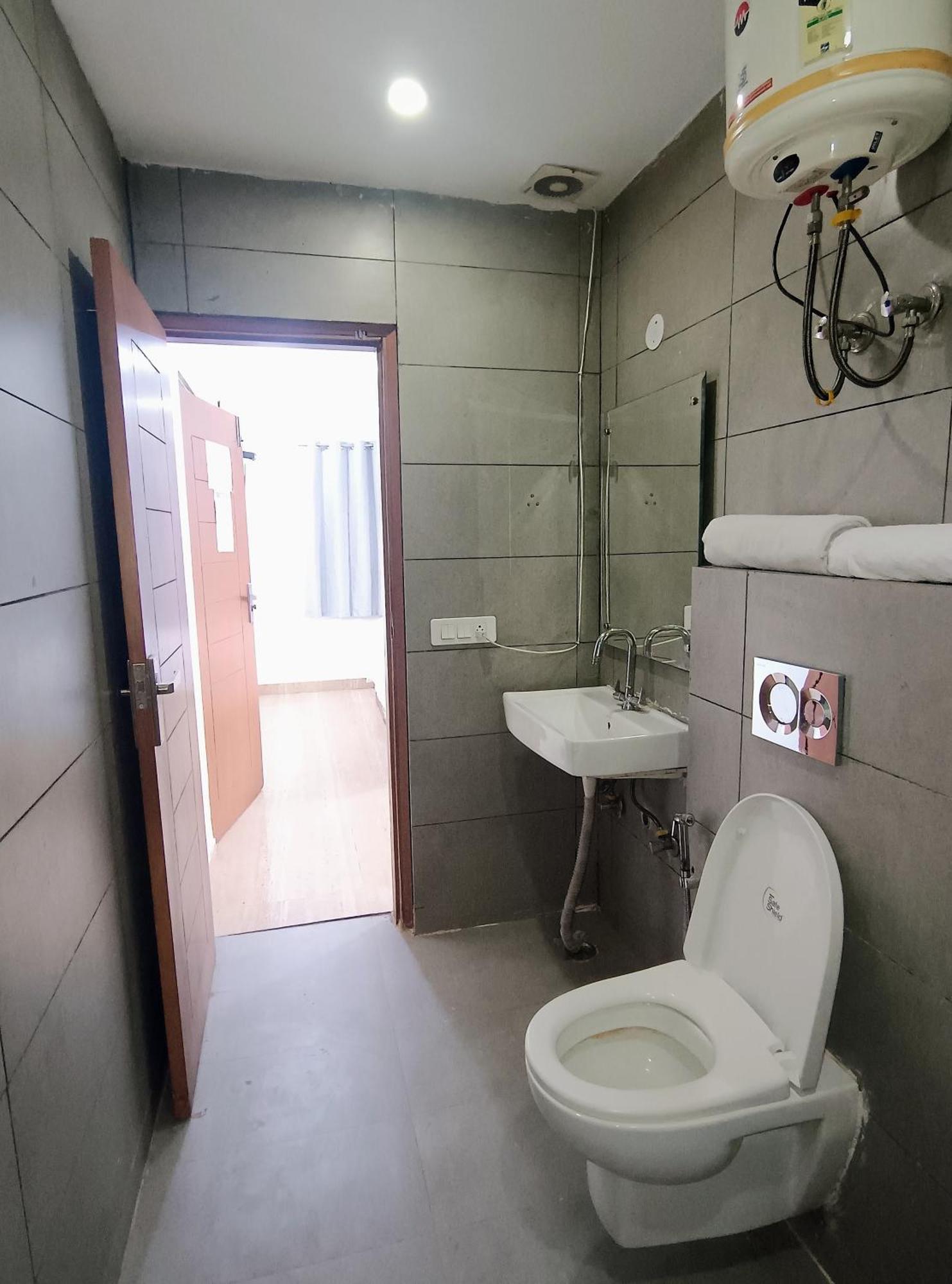 Crystel Residency By Premium New Delhi