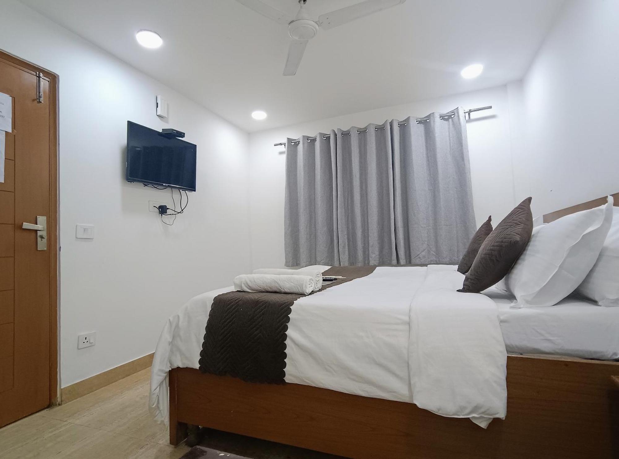 Hotel Crystel Residency By Premium