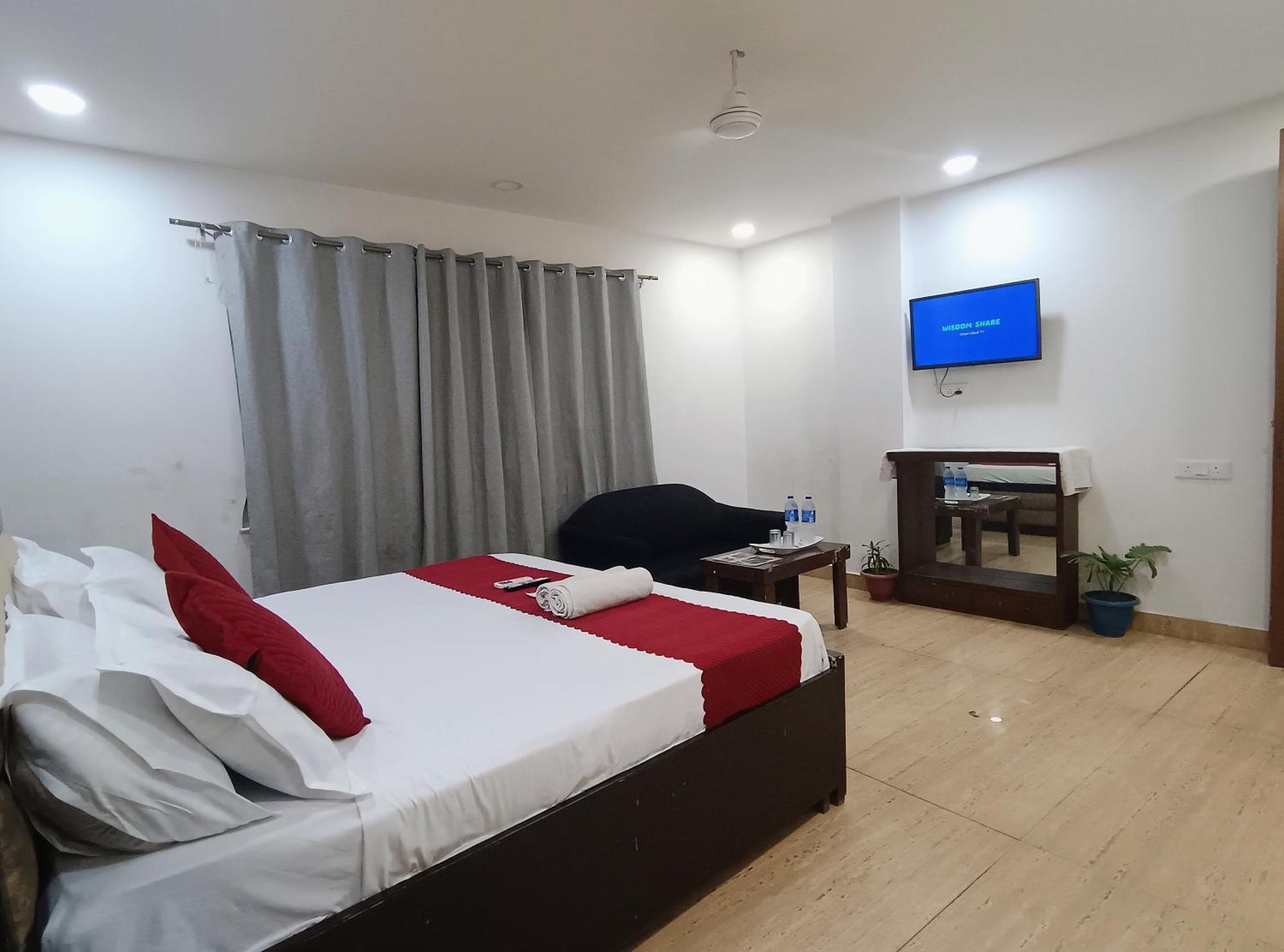 Crystel Residency By Premium Hotel