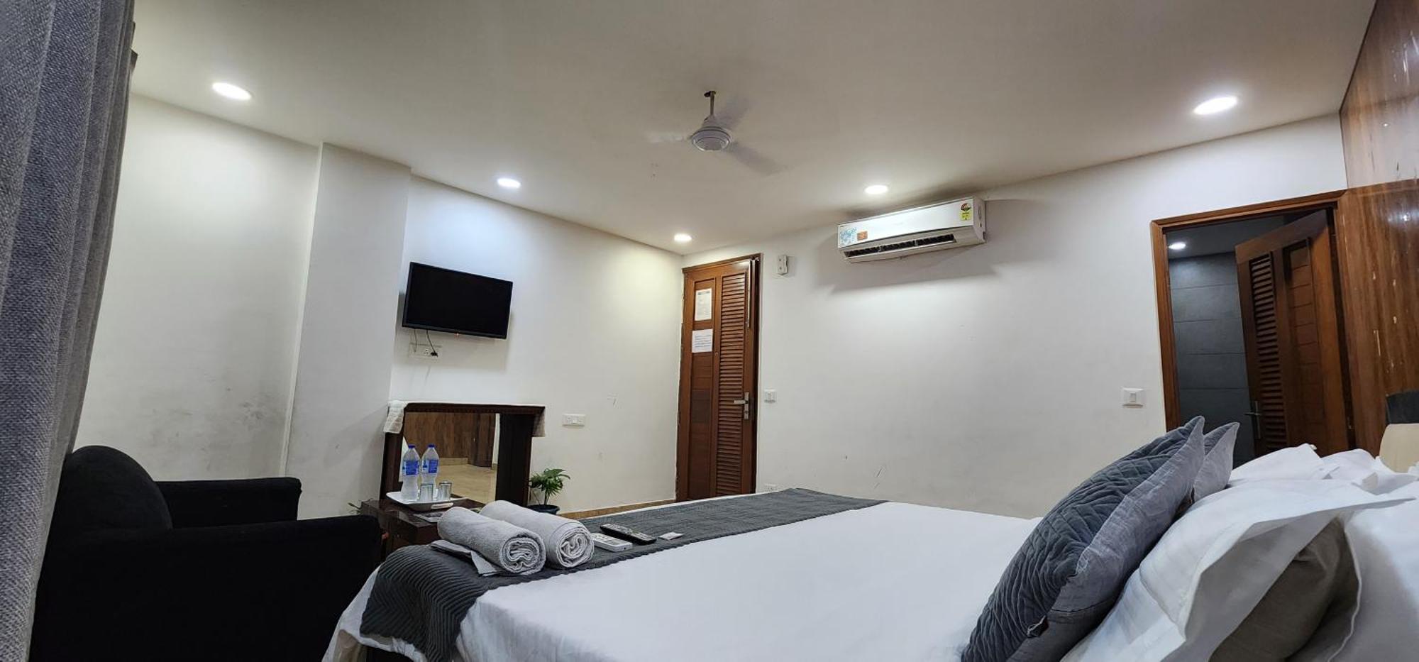 Crystel Residency By Premium Hotel 3*