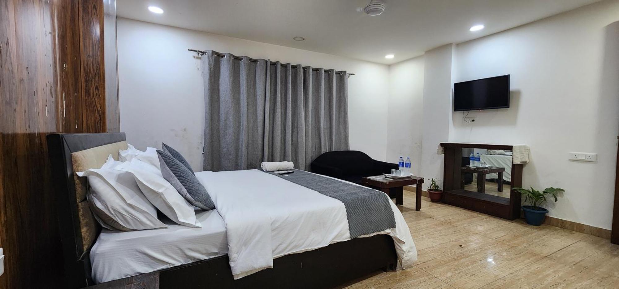 Hotel Crystel Residency By Premium 3*