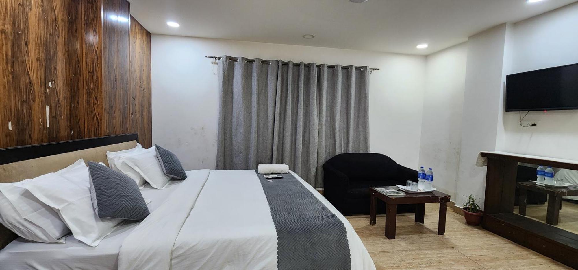 Crystel Residency By Premium 3* New Delhi