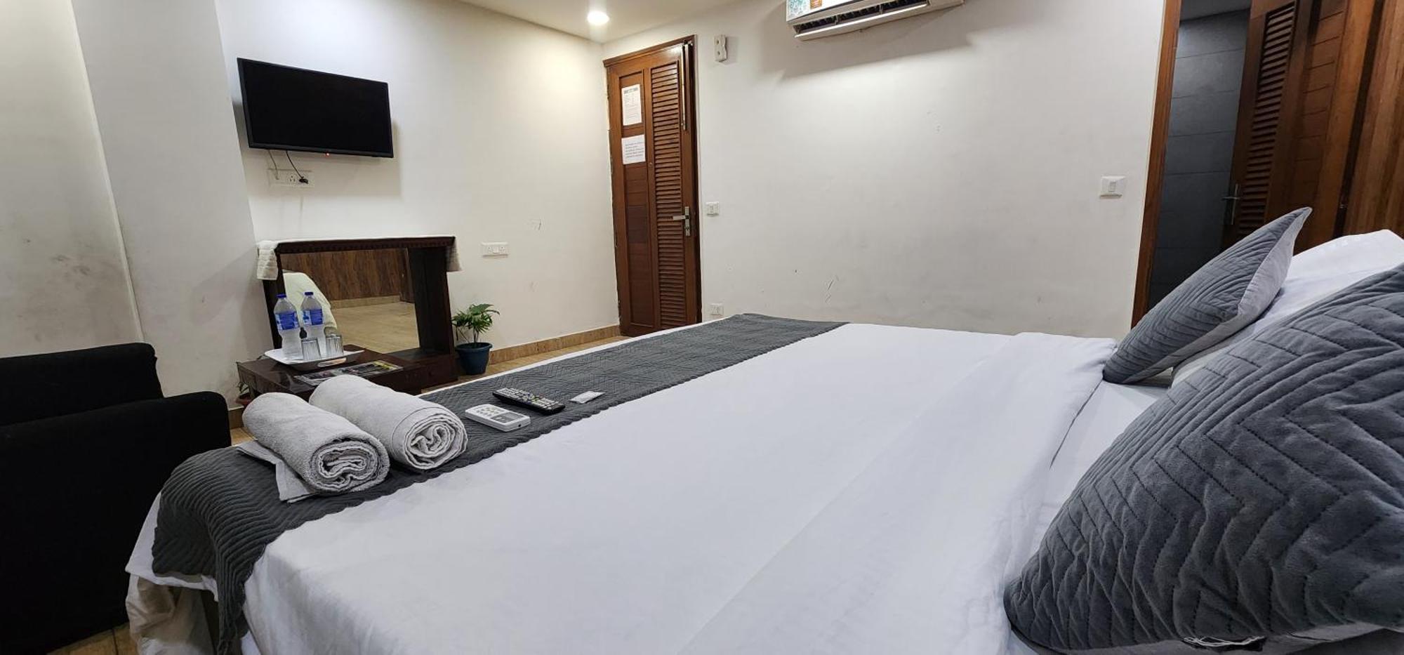 Crystel Residency By Premium Hotel