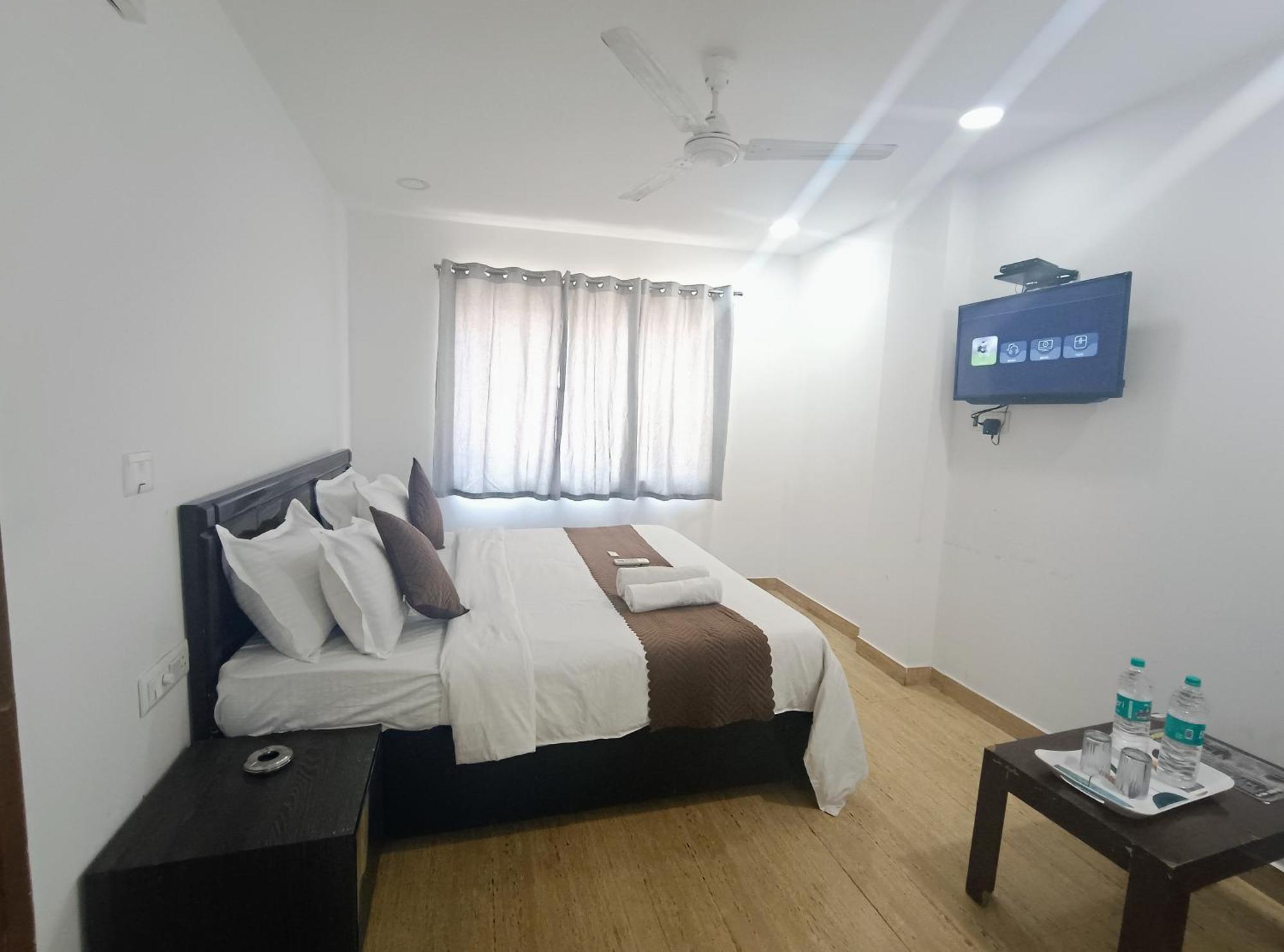 Hotel Crystel Residency By Premium