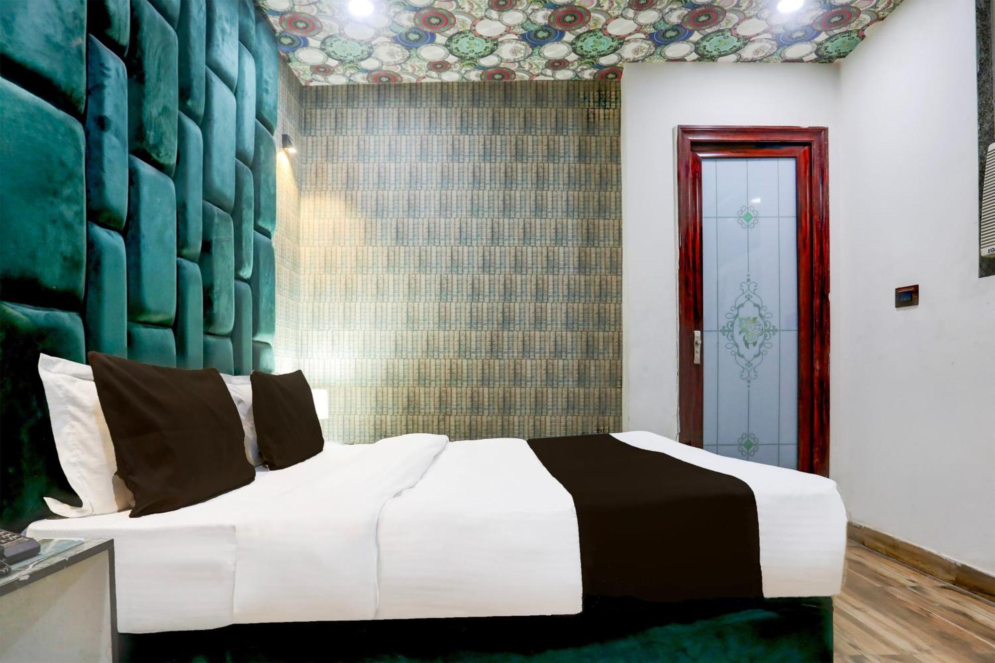 Hotel O Jeet 3*