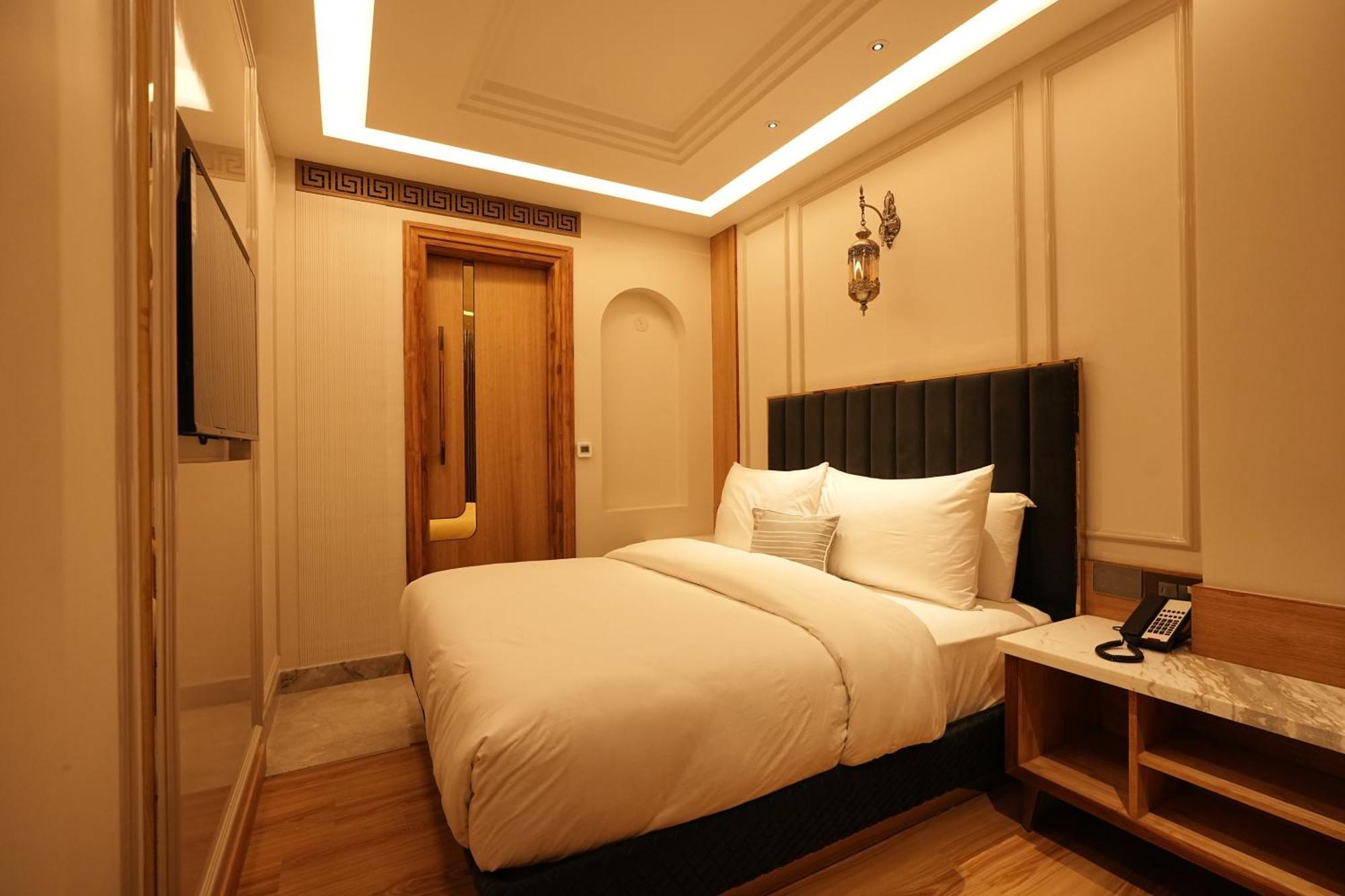 Empire Platinum 4*