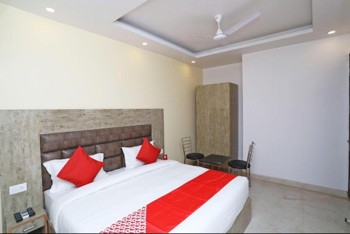 Krishna Guest house *