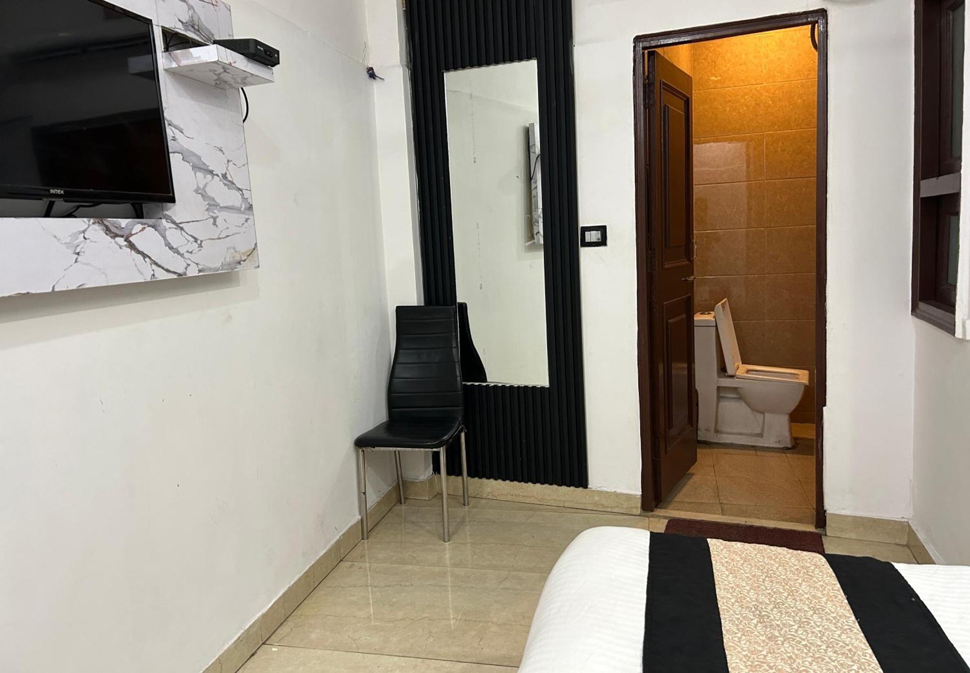 Guest house Hotel Shree Guru At New Delhi Railway Station