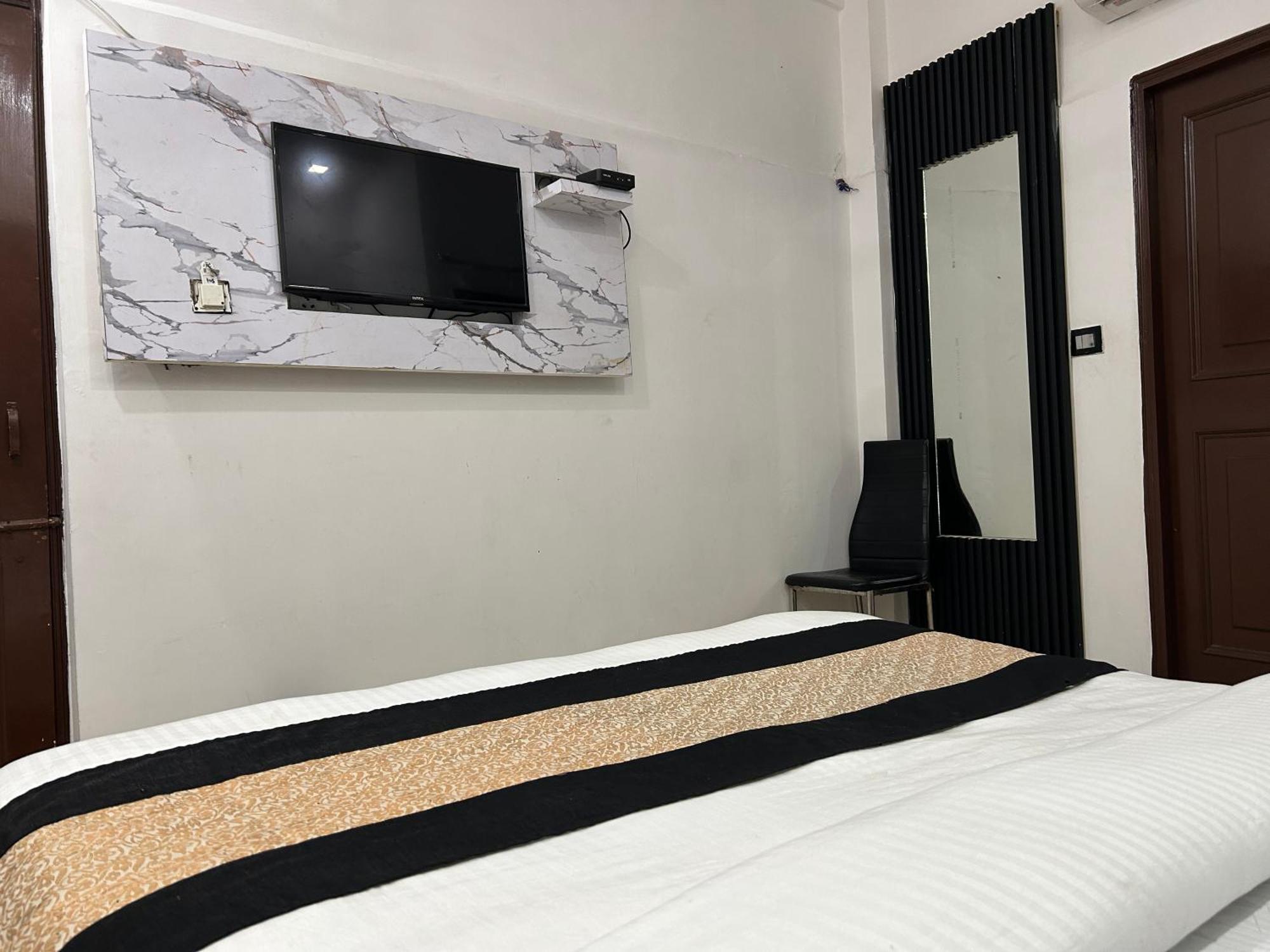 Guest house Hotel Shree Guru At New Delhi Railway Station