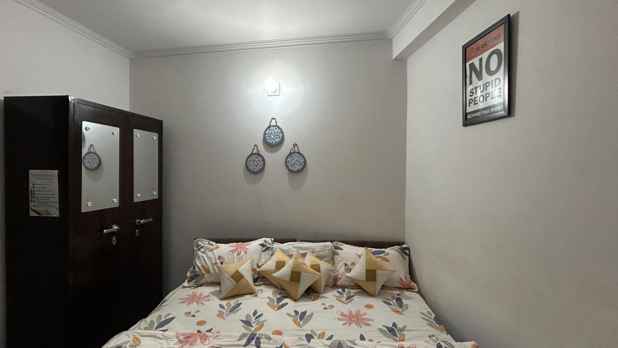 The Comfort Corner Inn- & Kitchen - Couple Friendly - 7-8 Km Drive From Airport Apartment New Delhi