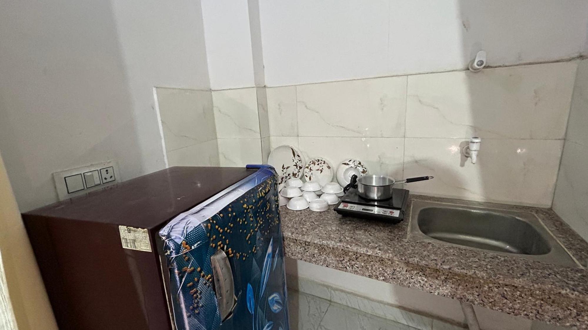 The Comfort Corner Inn- & Kitchen - Couple Friendly - 7-8 Km Drive From Airport Apartment New Delhi