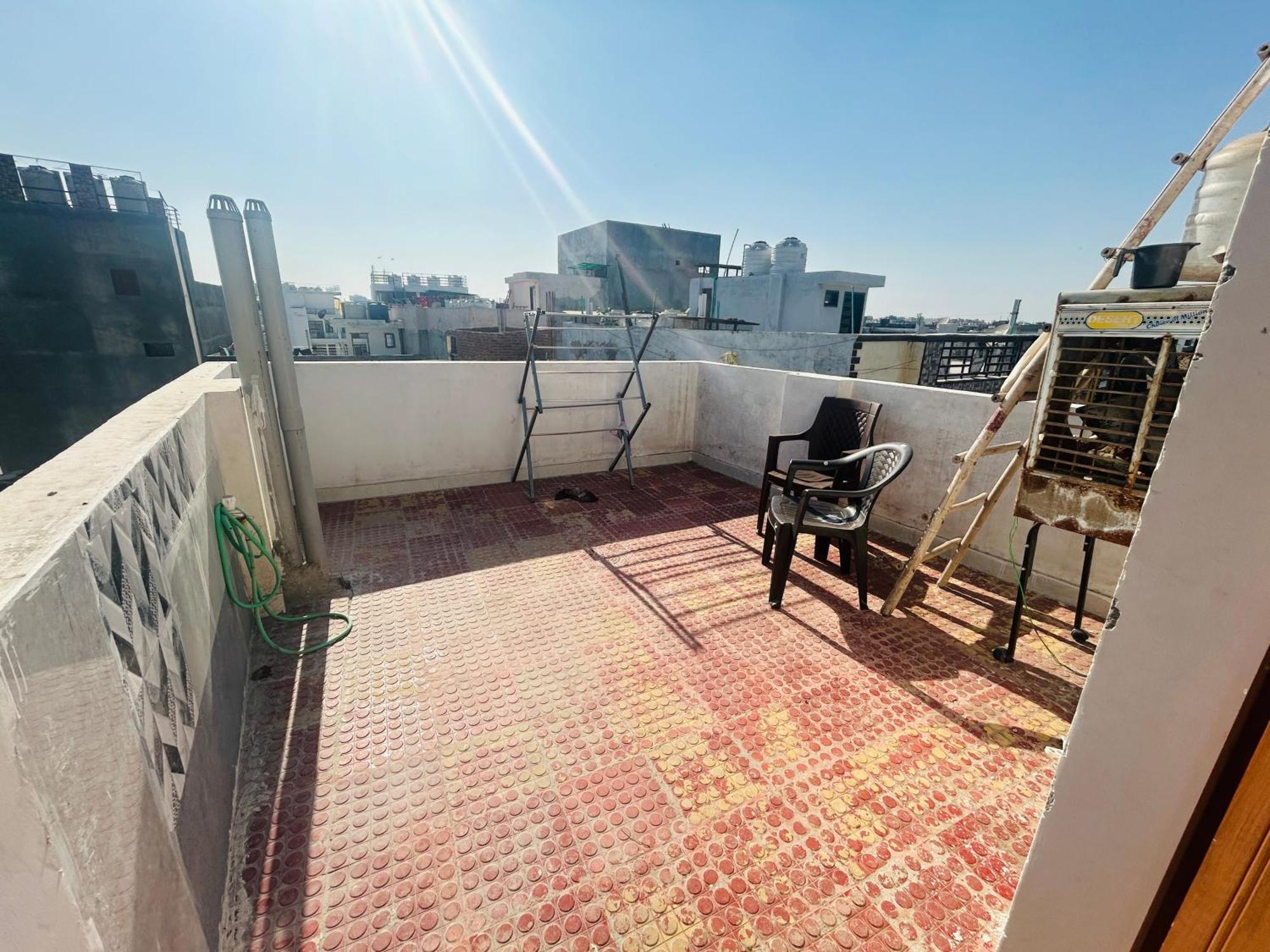 Apartment The Comfort Corner Inn- & Kitchen - Couple Friendly - 7-8 Km Drive From Airport New Delhi