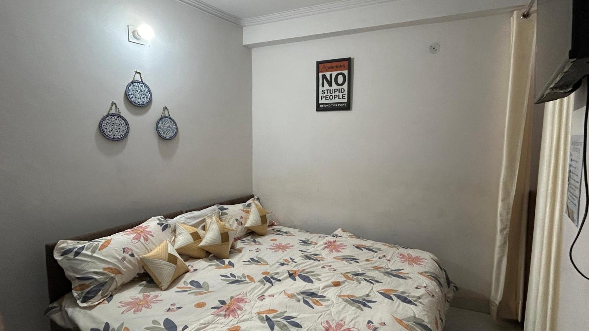 The Comfort Corner Inn- & Kitchen - Couple Friendly - 7-8 Km Drive From Airport Apartment New Delhi