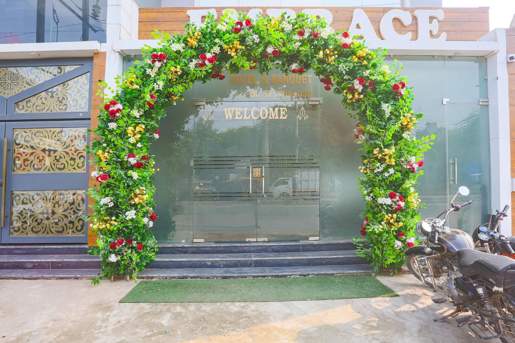 Fabhotel Embrace 3*