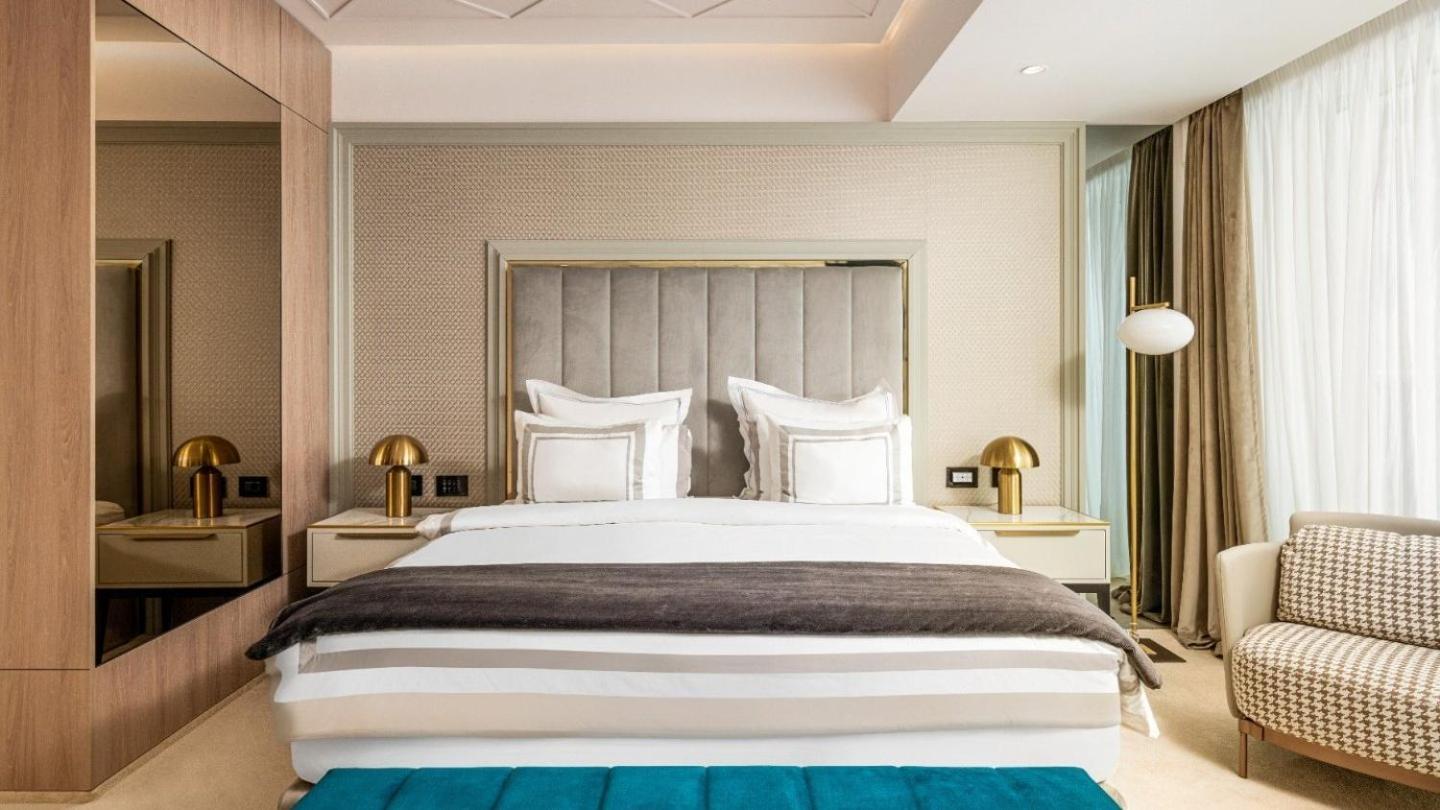 Plaza Grand Near Igi Airport Hotel 4*