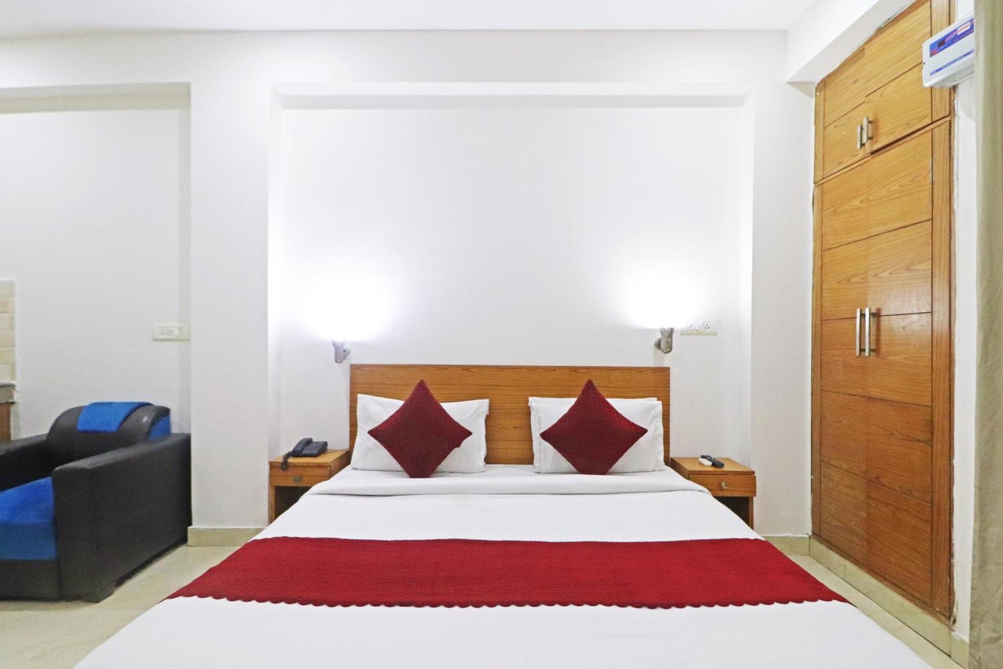 Hotel Trendy Residency - Couple Friendly