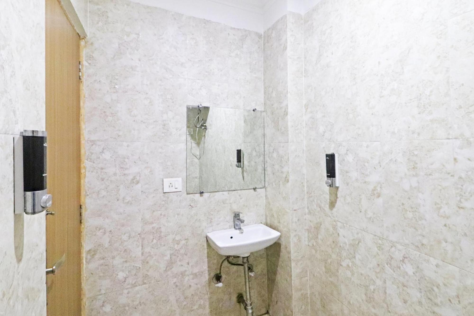 Trendy Residency - Couple Friendly Hotel
