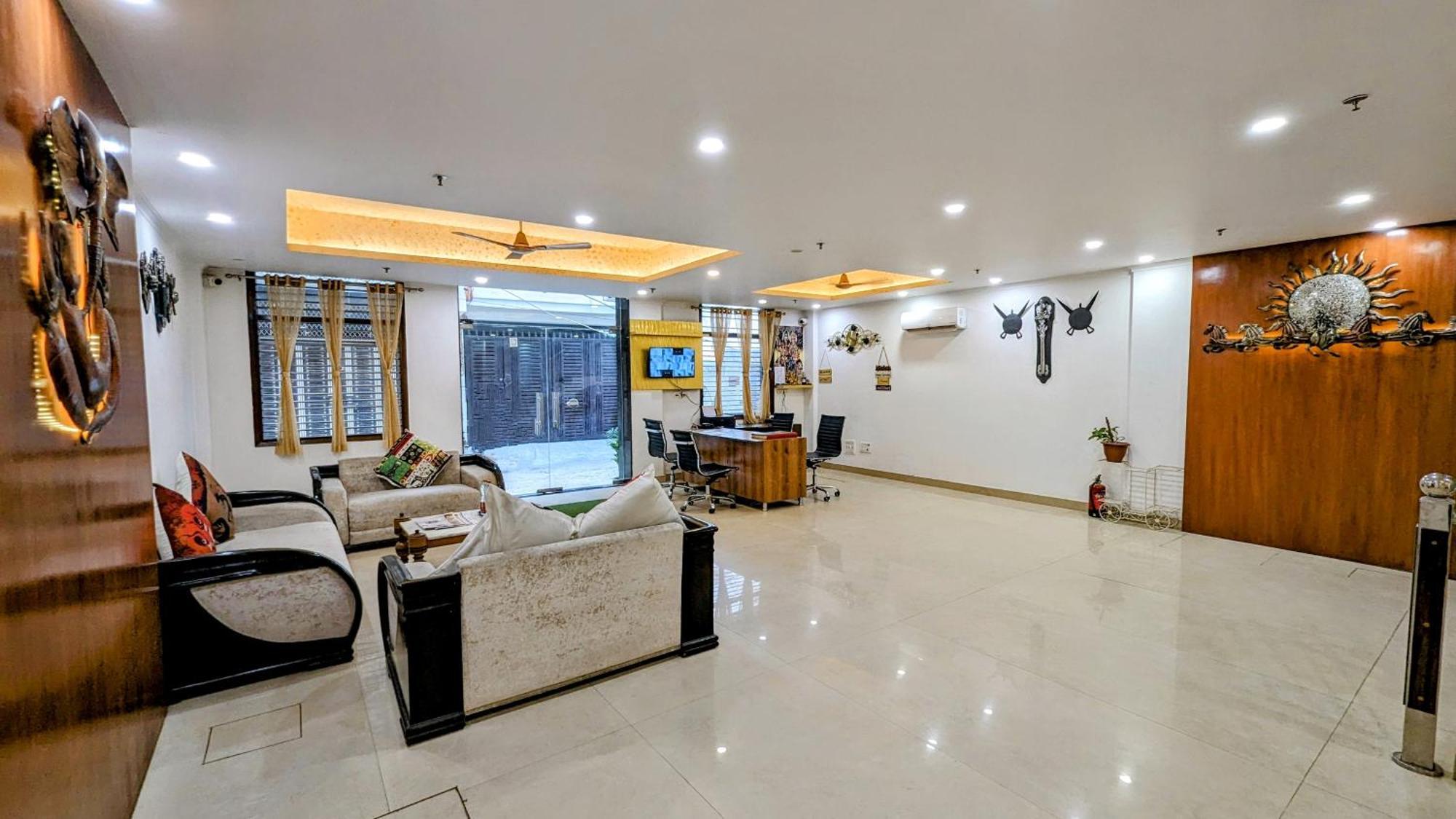 Hotel Moon Taj Near Yashobhoomi Convention Centre