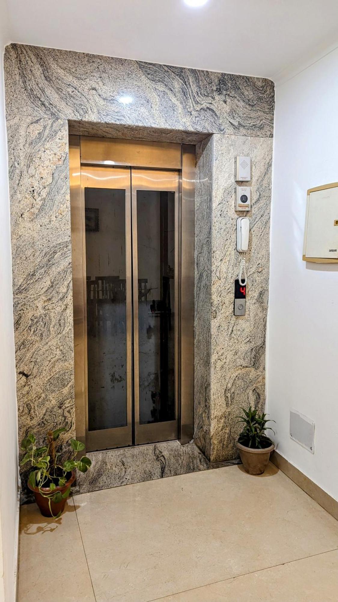 Hotel Moon Taj Near Yashobhoomi Convention Centre Delhi (National Capital Territory of India)
